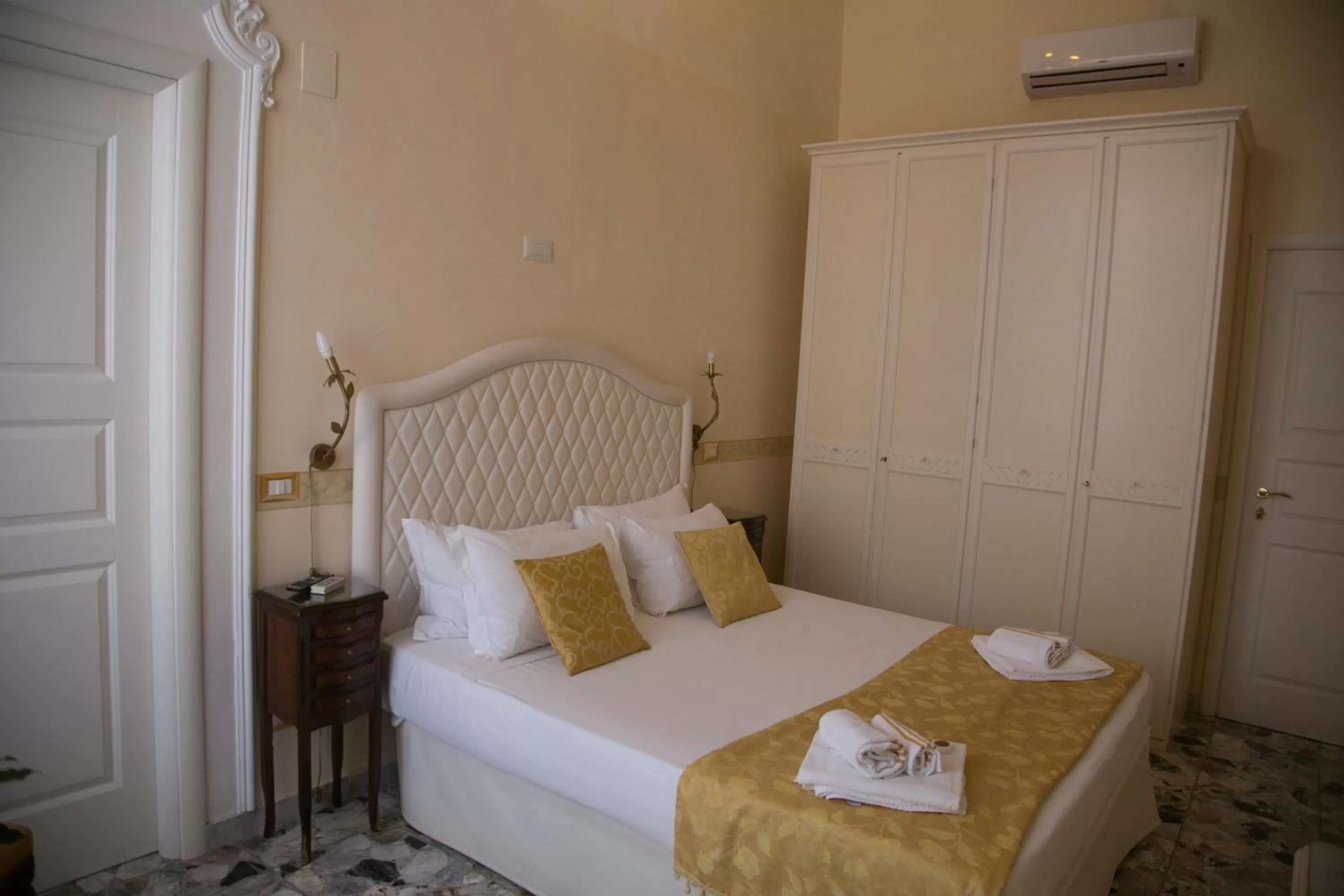 Bed in B&B Art Suite Santa Brigida