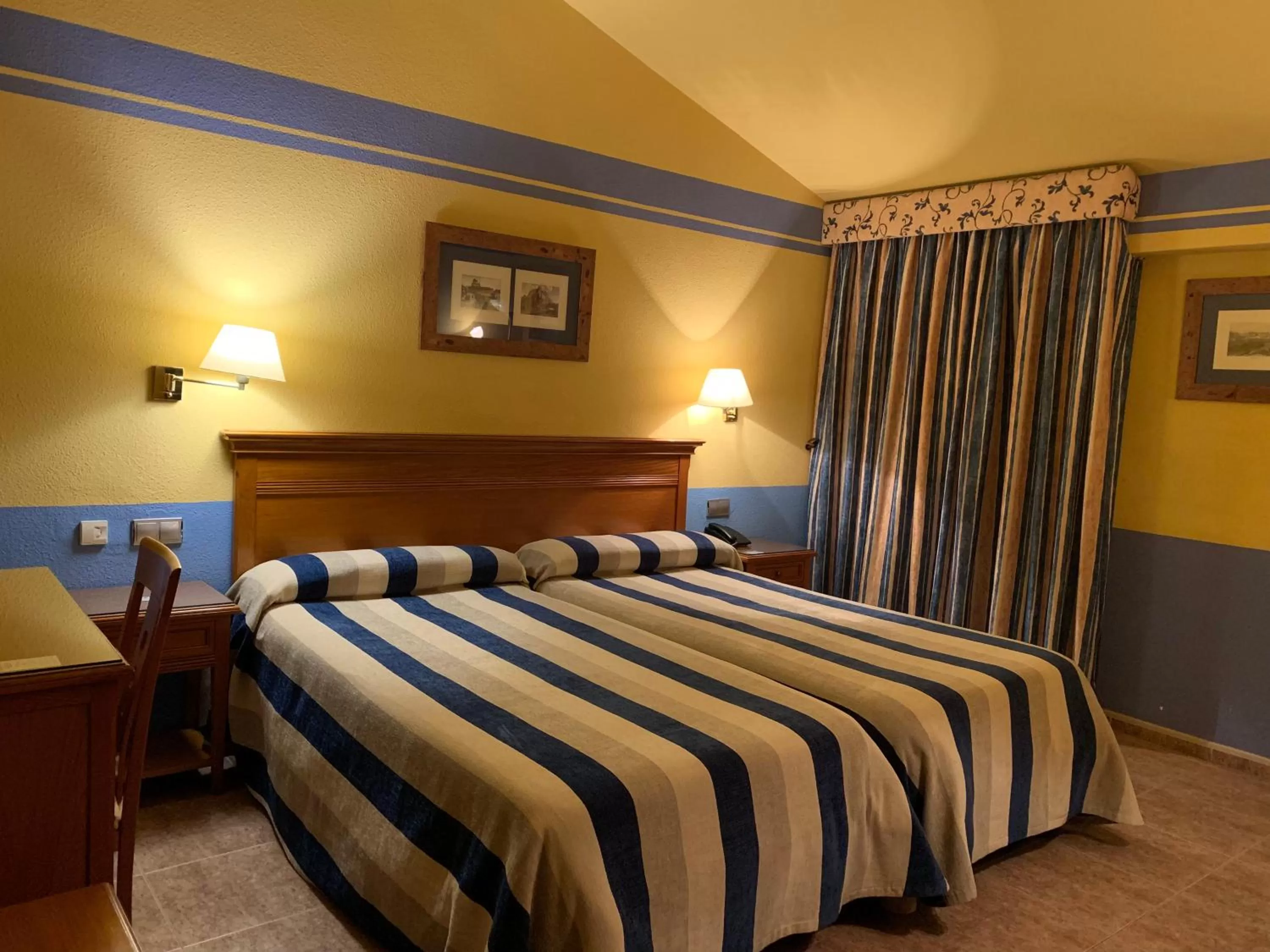 Photo of the whole room, Bed in La Sierra