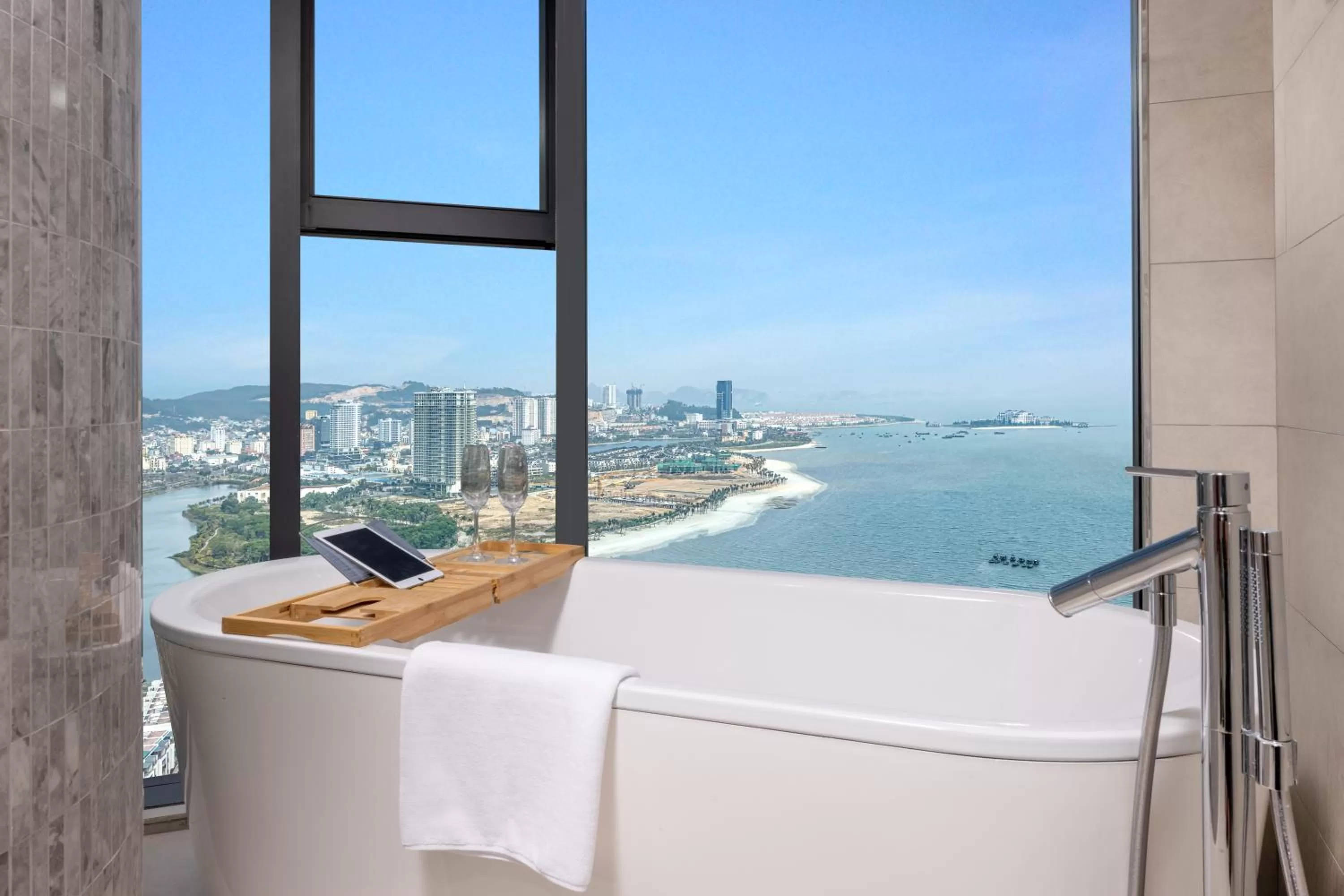 Bathroom in A La Carte Ha Long Bay Residence