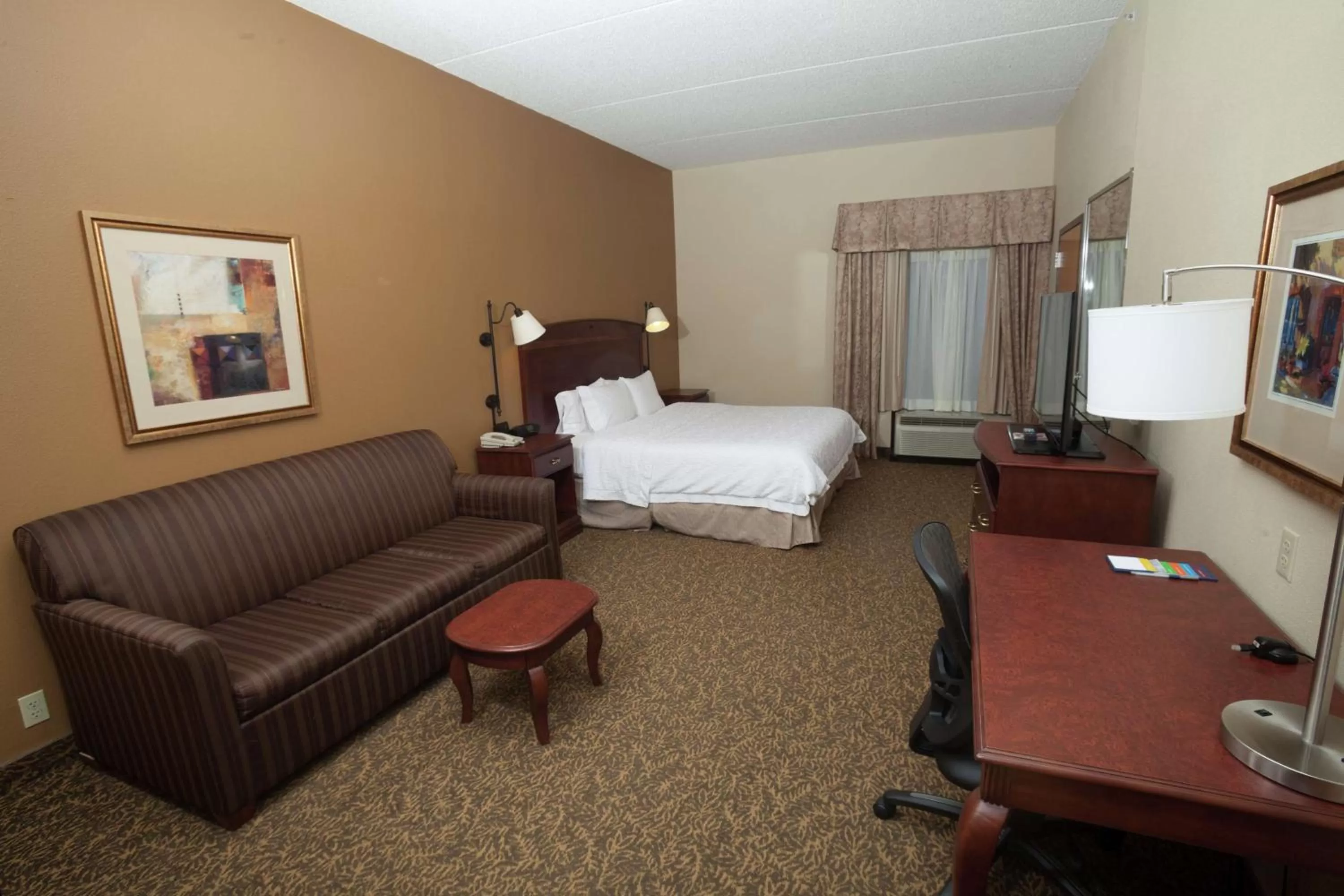 Bedroom, Bed in Hampton Inn Oneonta