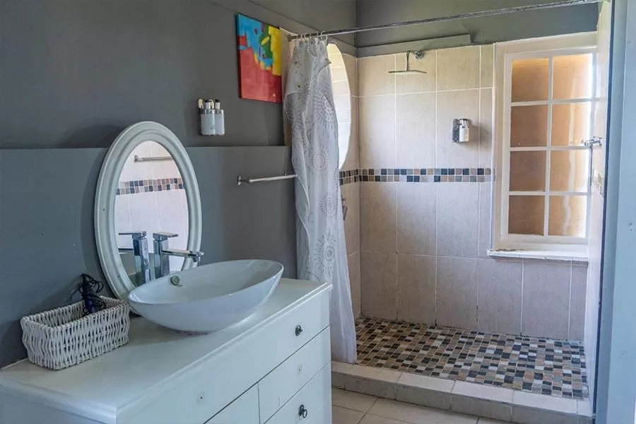 Bathroom in 268 On Ridge Guesthouse