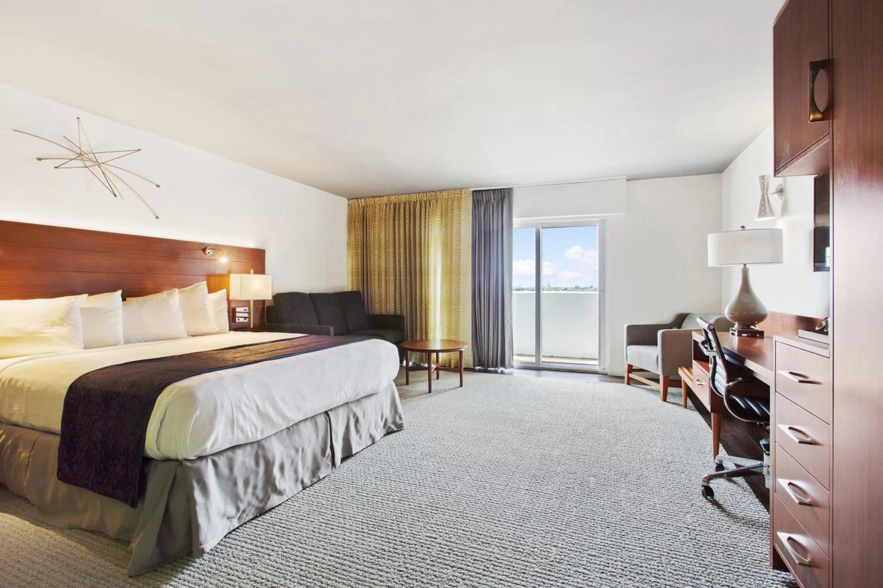 Photo of the whole room, Bed in Alder Hotel Uptown New Orleans