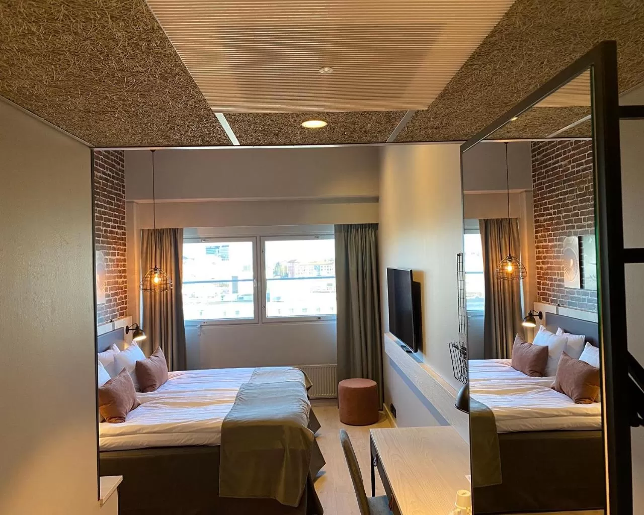 Photo of the whole room, Bed in Skyline Airport Hotel