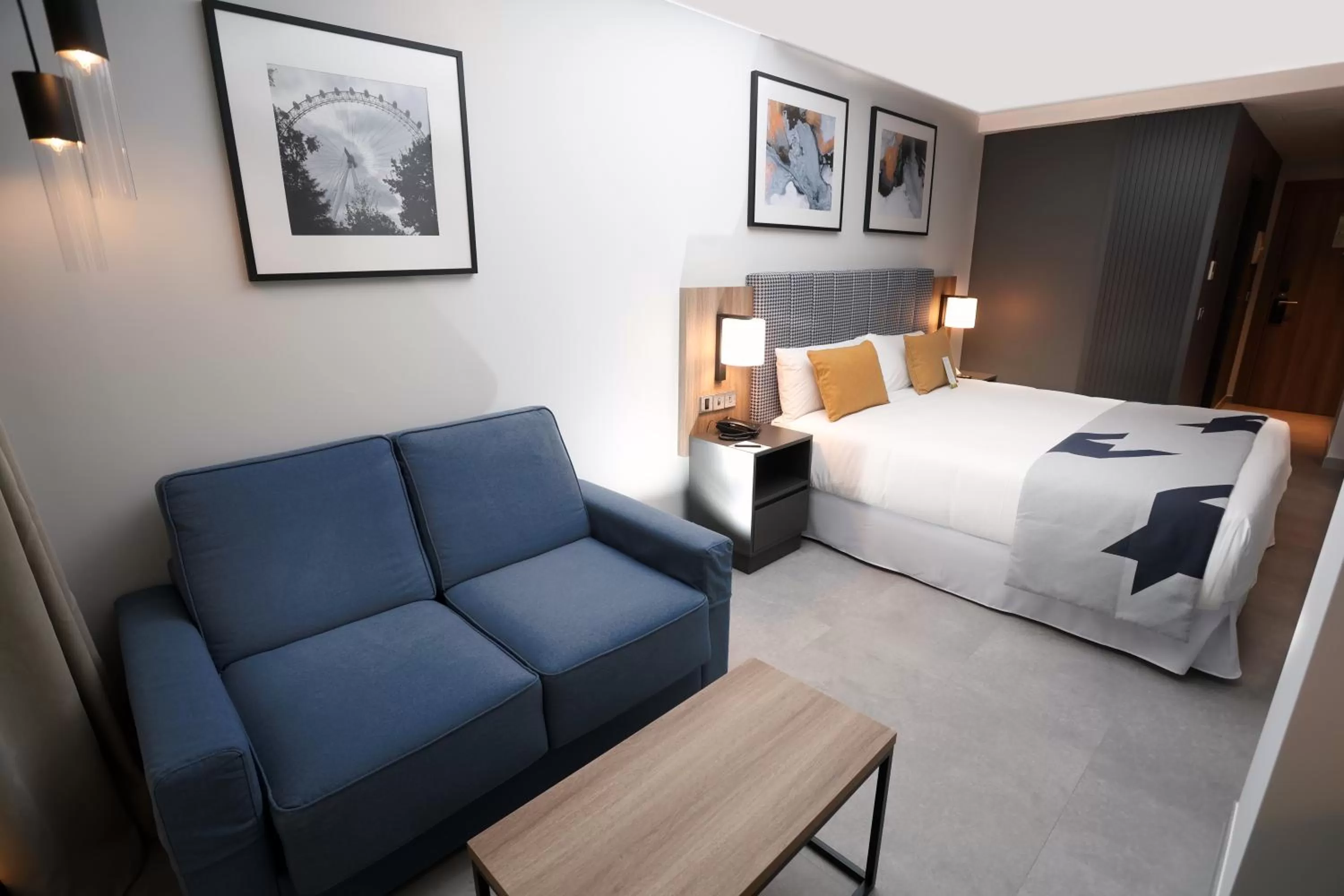 Bed in Riu Plaza London Victoria