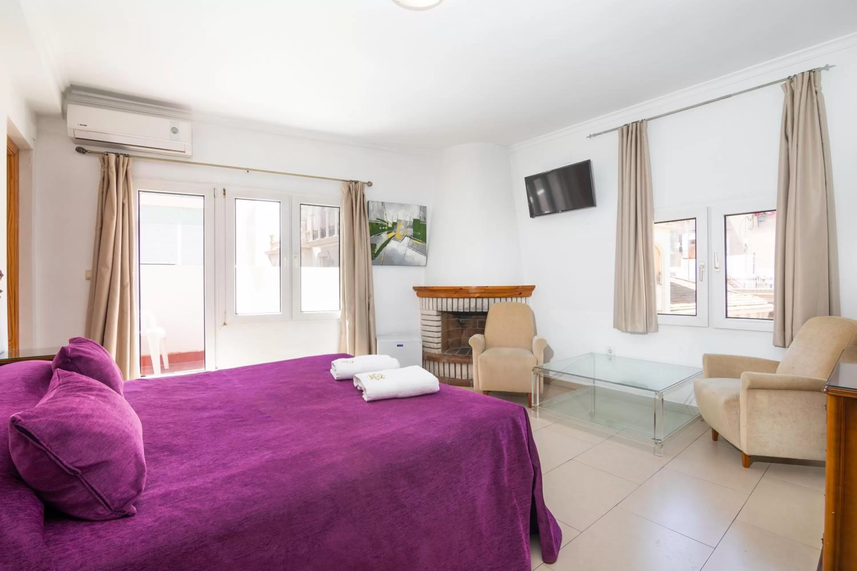 Bedroom, Bed in Hotel Marítimo Urban