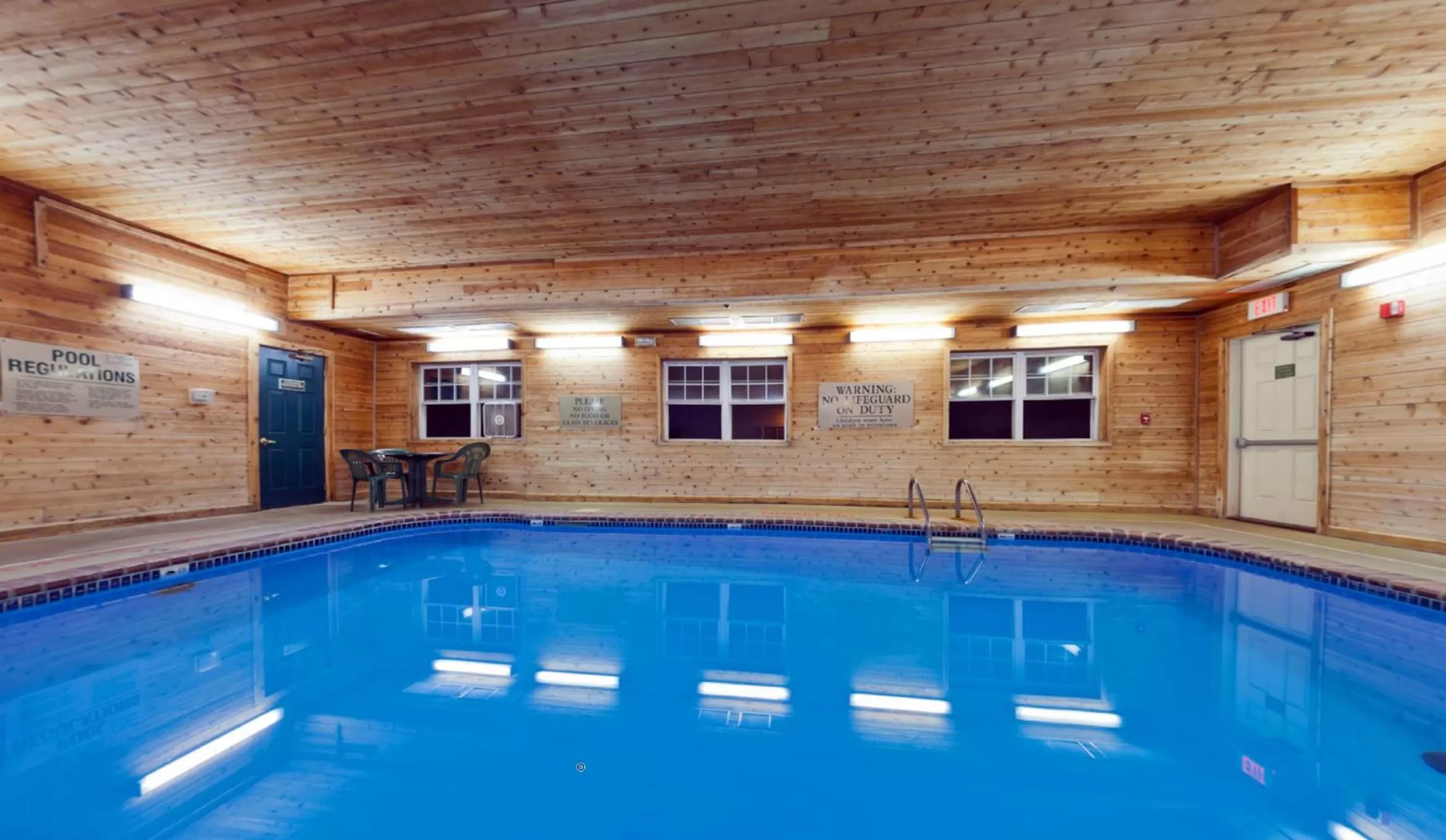 Swimming pool in Country Inn & Suites by Radisson, Kearney, NE