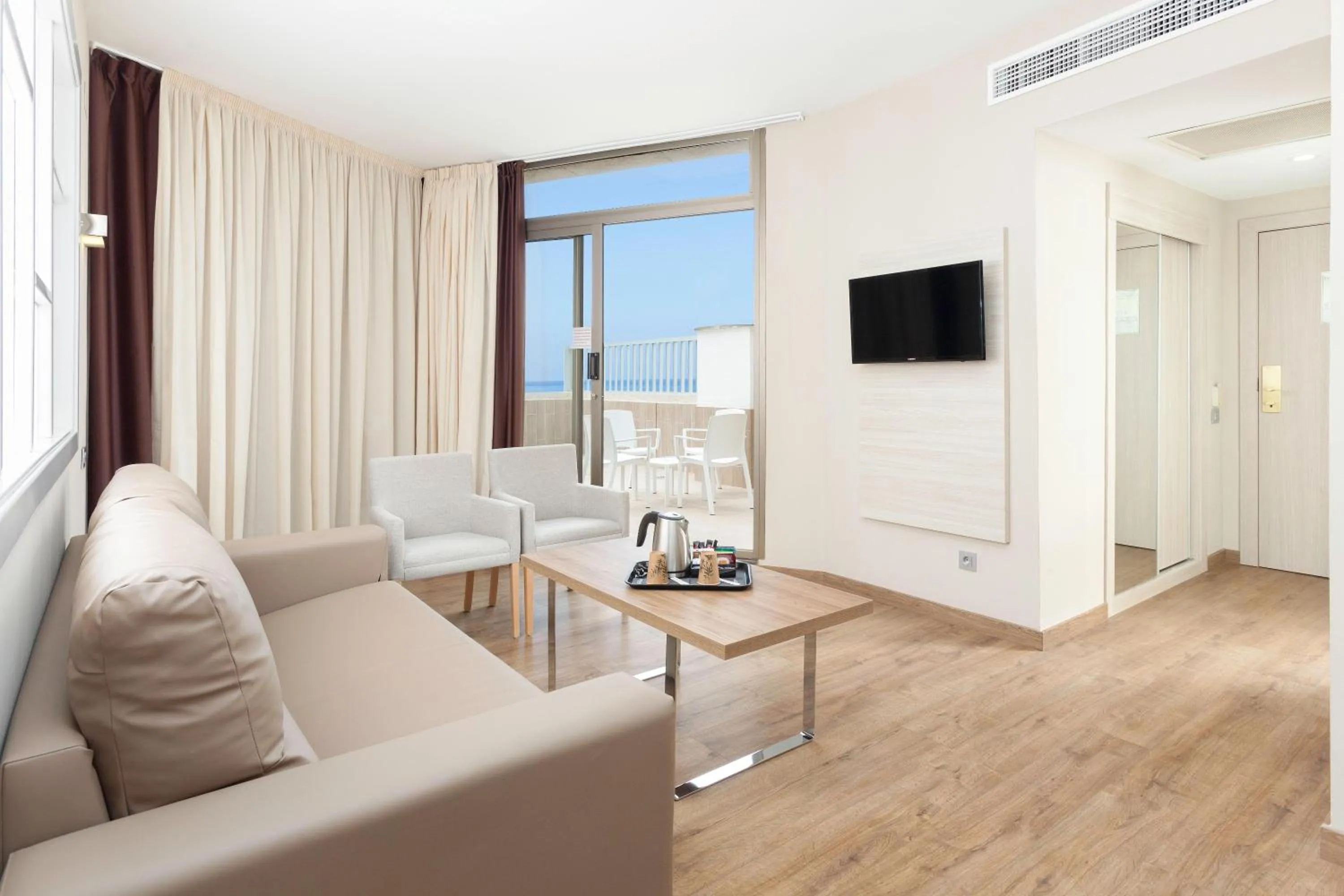 Photo of the whole room in Hotel Best Tenerife