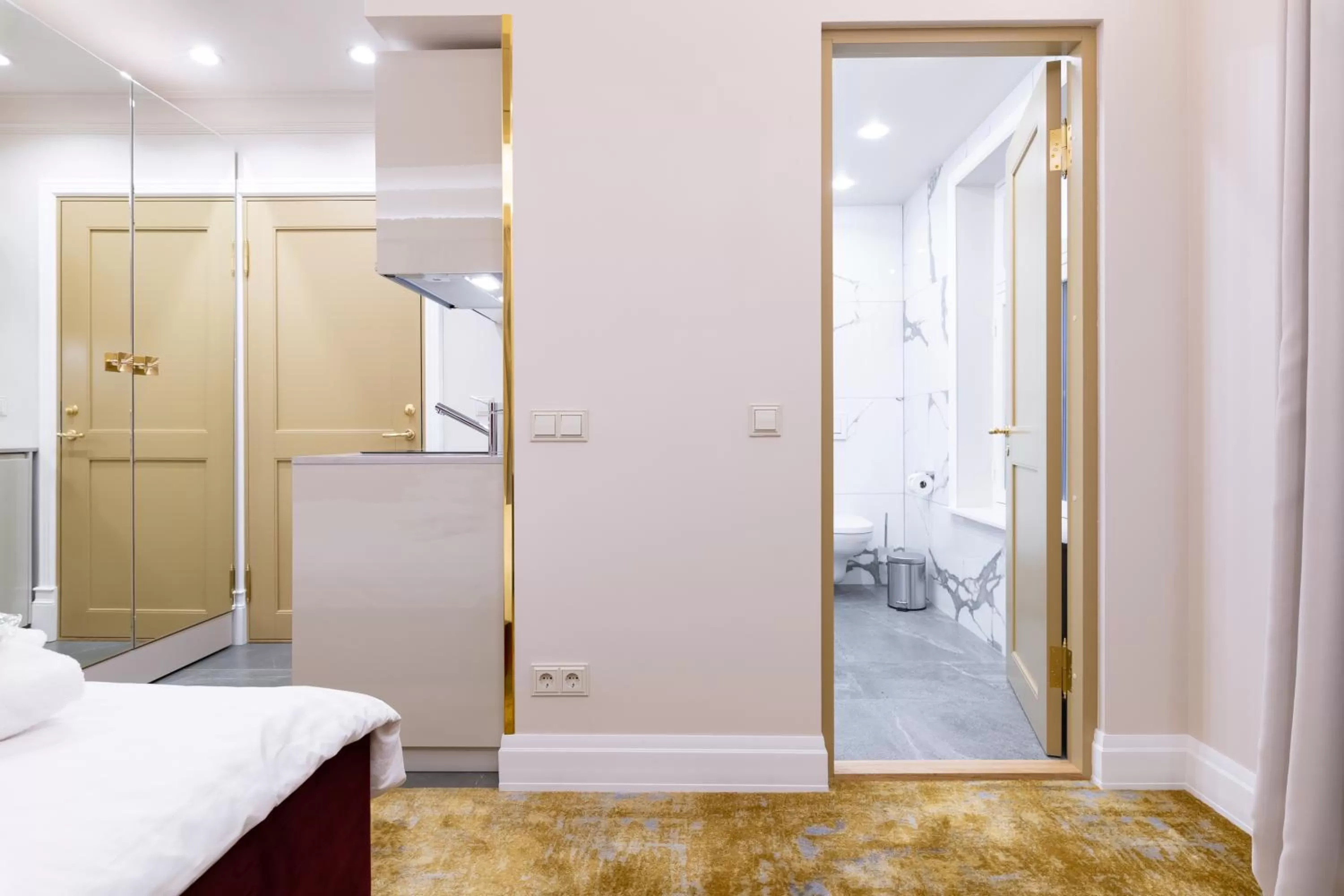 Bathroom, Bed in Hotel Meltzer Apartments