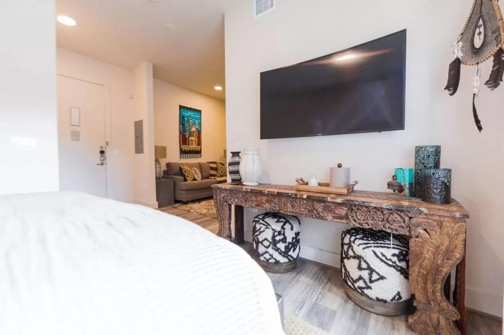 Bed in The Bishop Arts Hotel by Qresorts