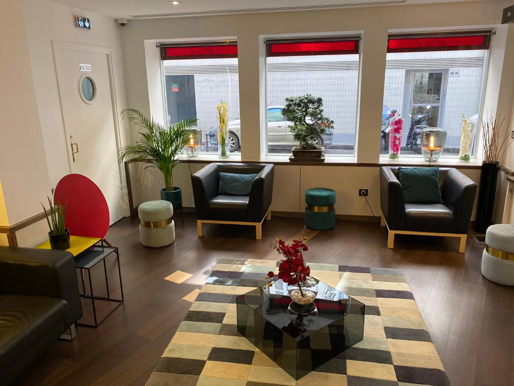 Communal lounge/ TV room in Best Western Empire Elysees