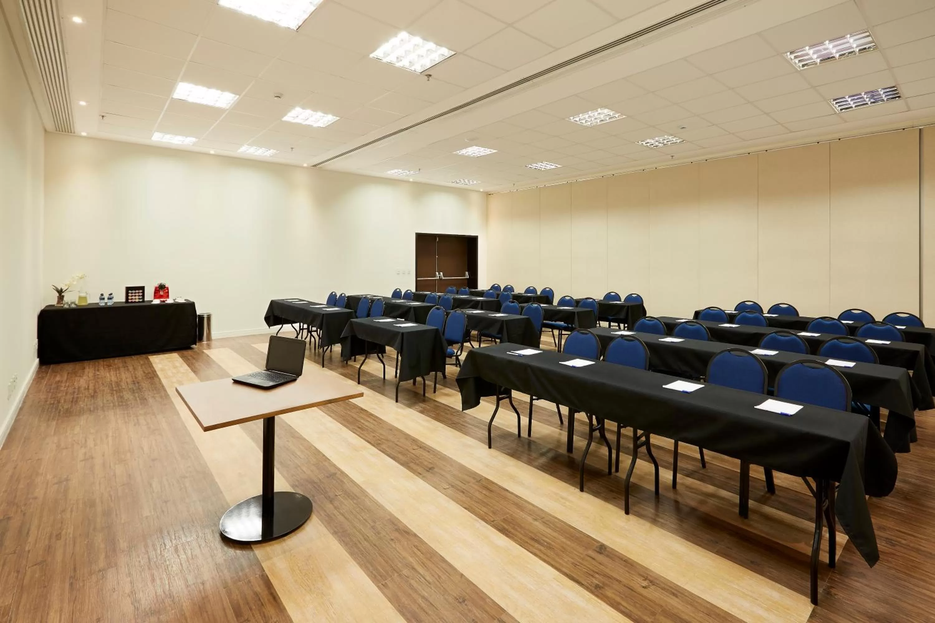 Business facilities in Tulip Inn Itaguai