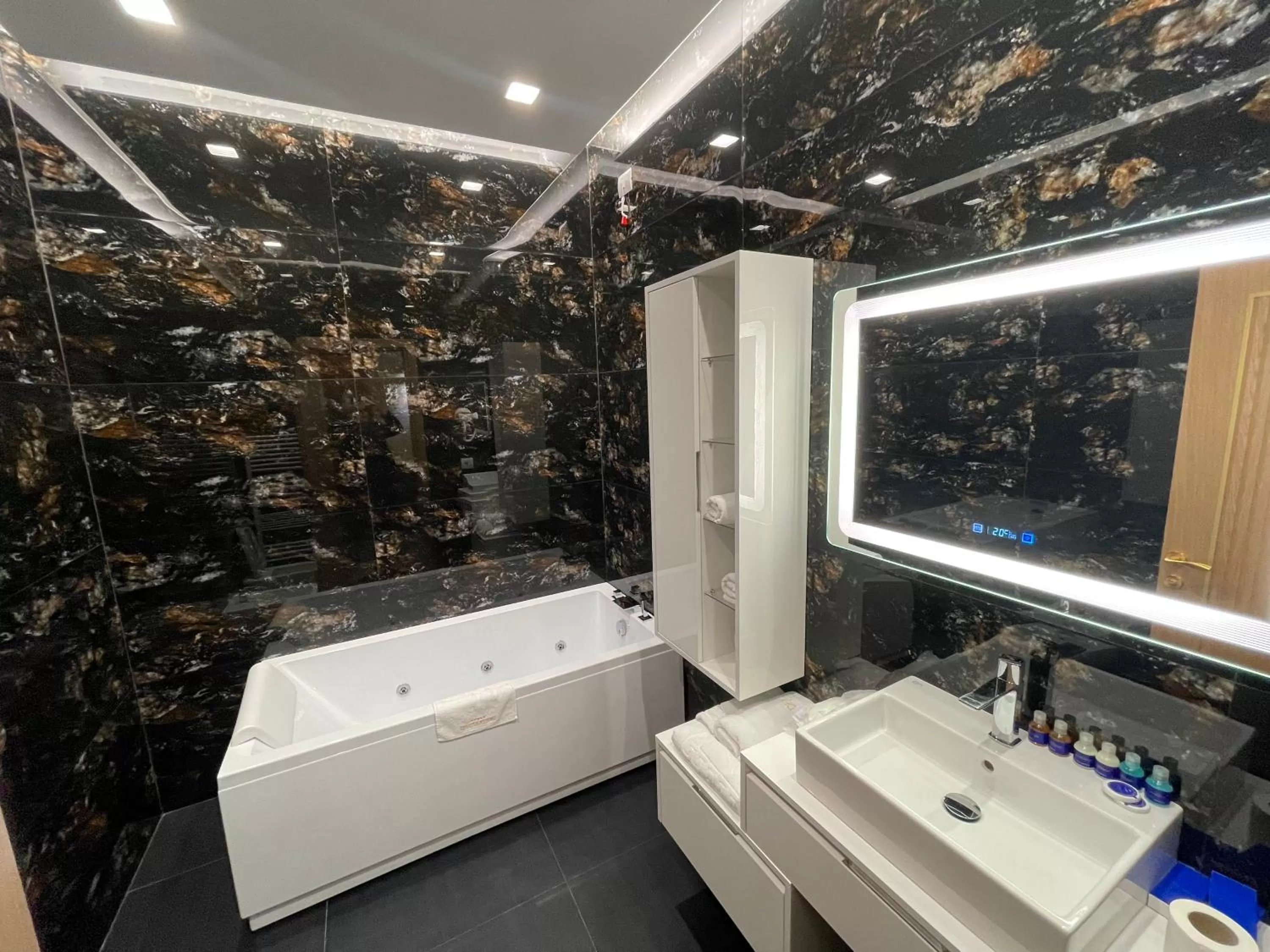 Shower, Bathroom in Deluxe Resort and SPA