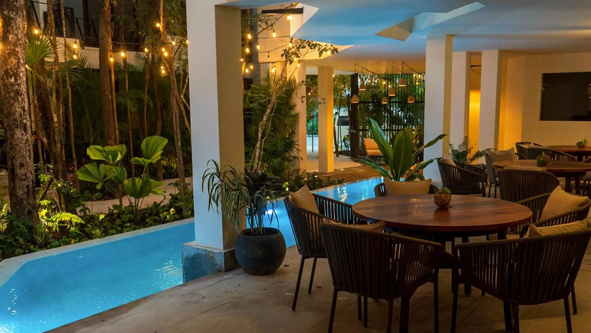 Lounge or bar, Swimming Pool in KASA Hotel Kuyen - Adults Only