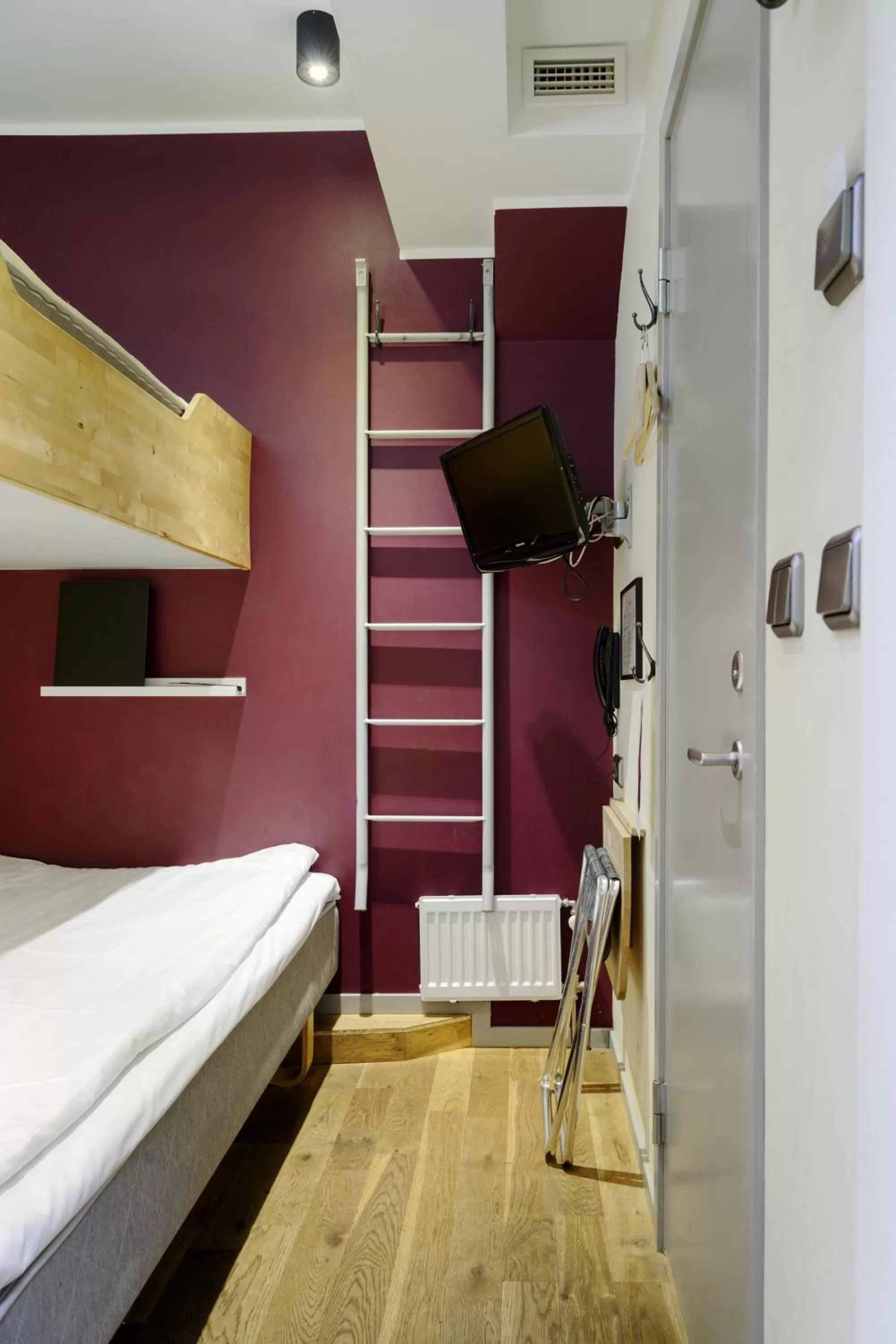 Bedroom, Bed in Rex Petit