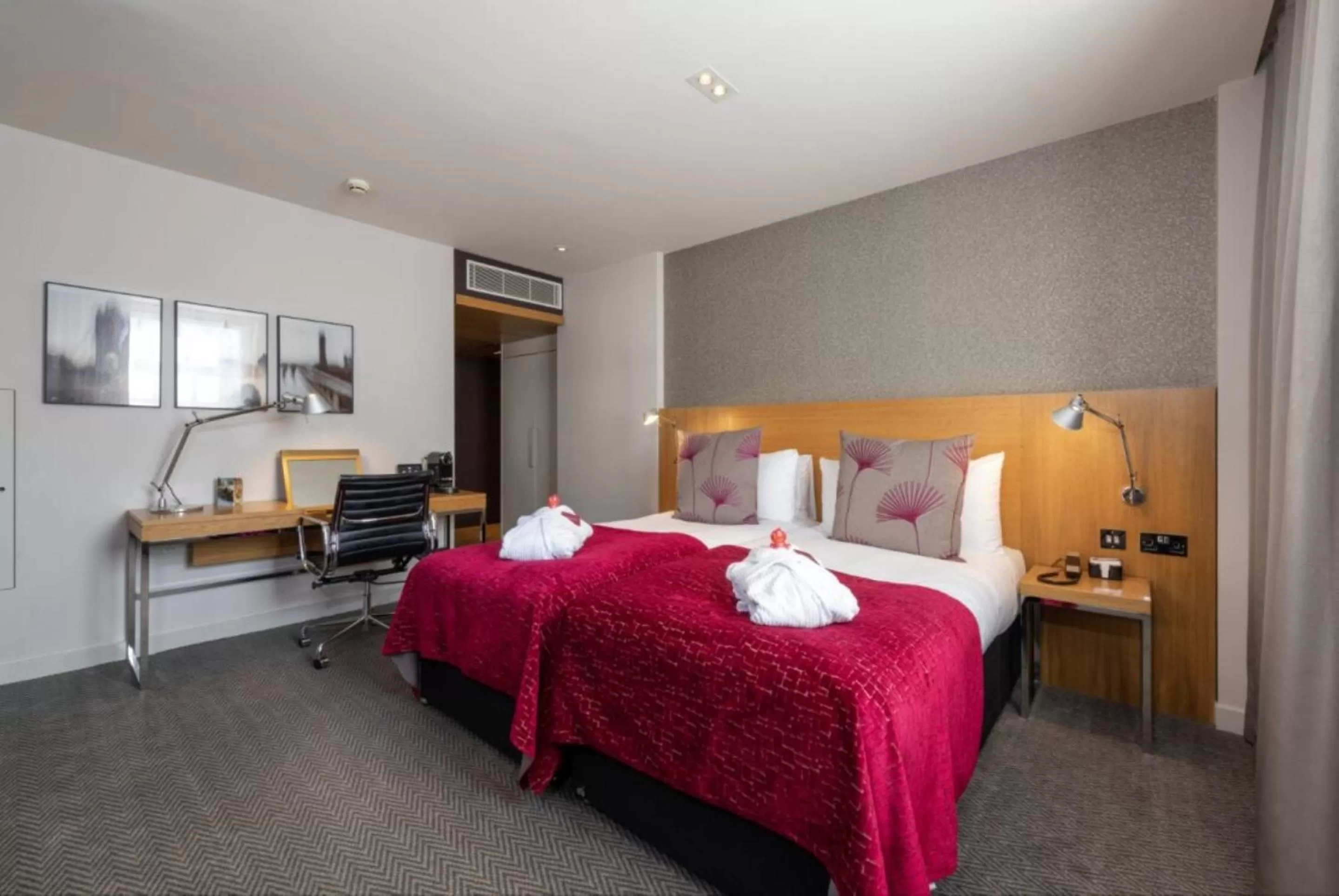 Bed in Apex Temple Court Hotel