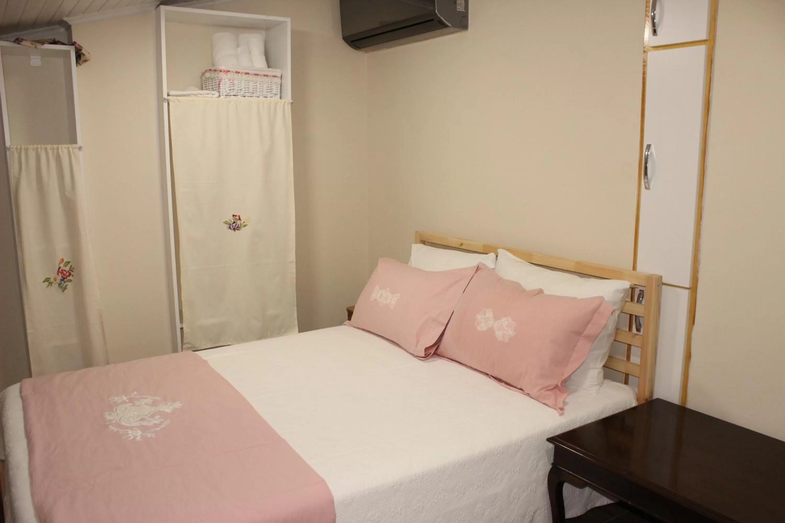 Photo of the whole room, Bed in Ede Apart Otel