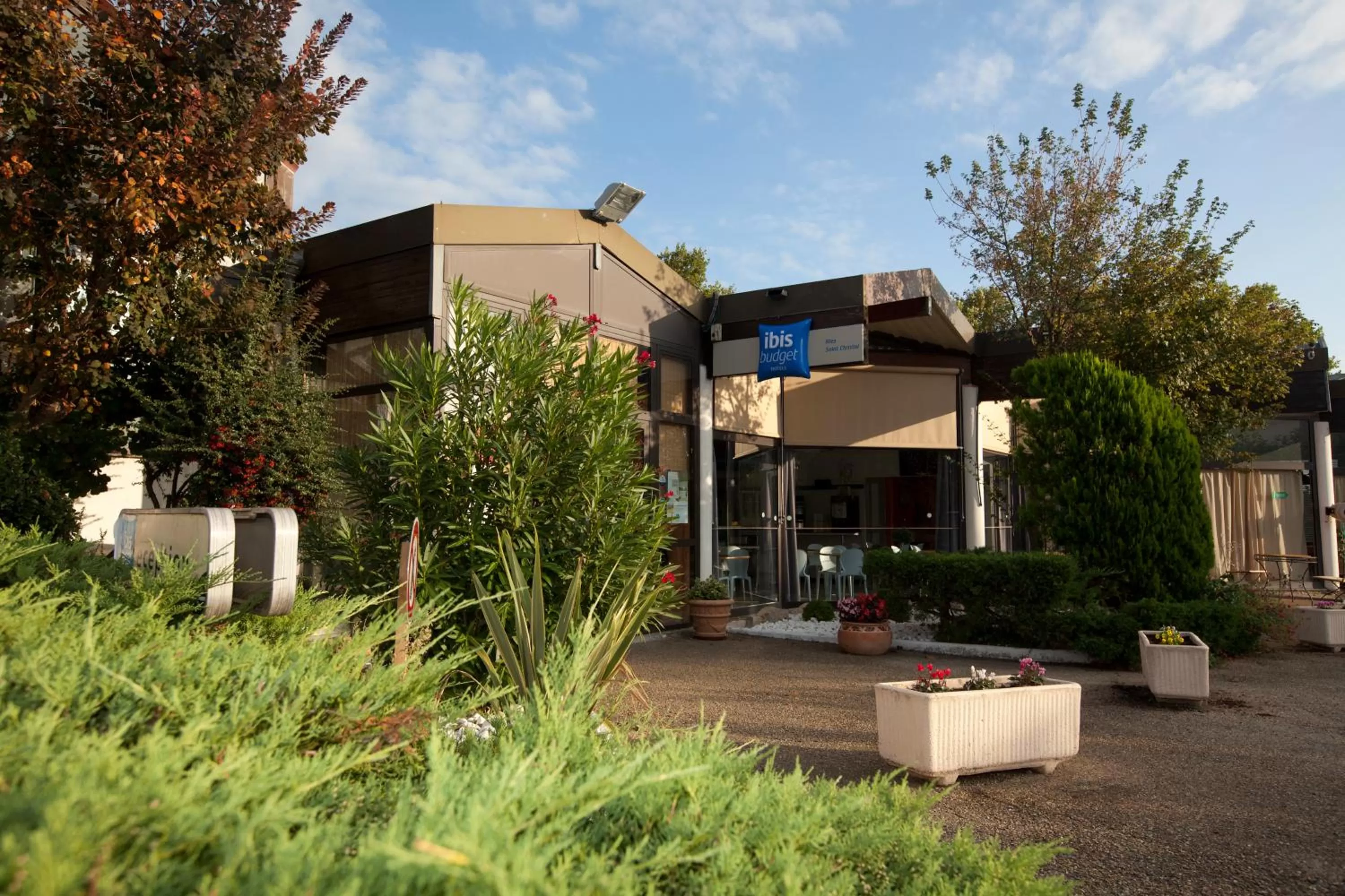 Facade/entrance in Ibis Budget Saint Christol Les Alès