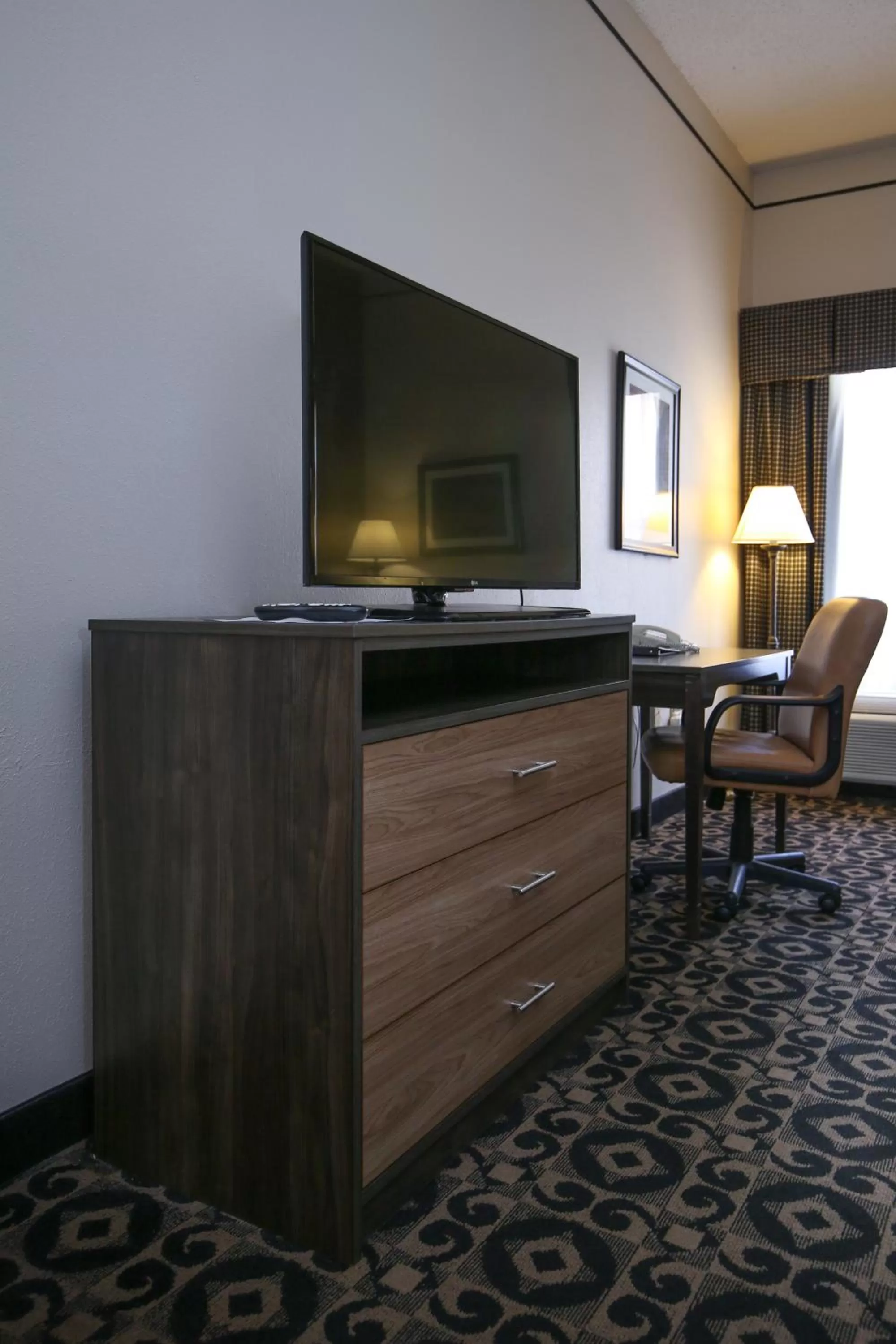 TV and multimedia in Quality Inn & Suites Boone - University Area