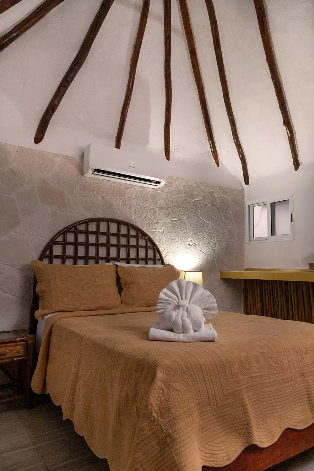 Bed in Hotel Amar Inn