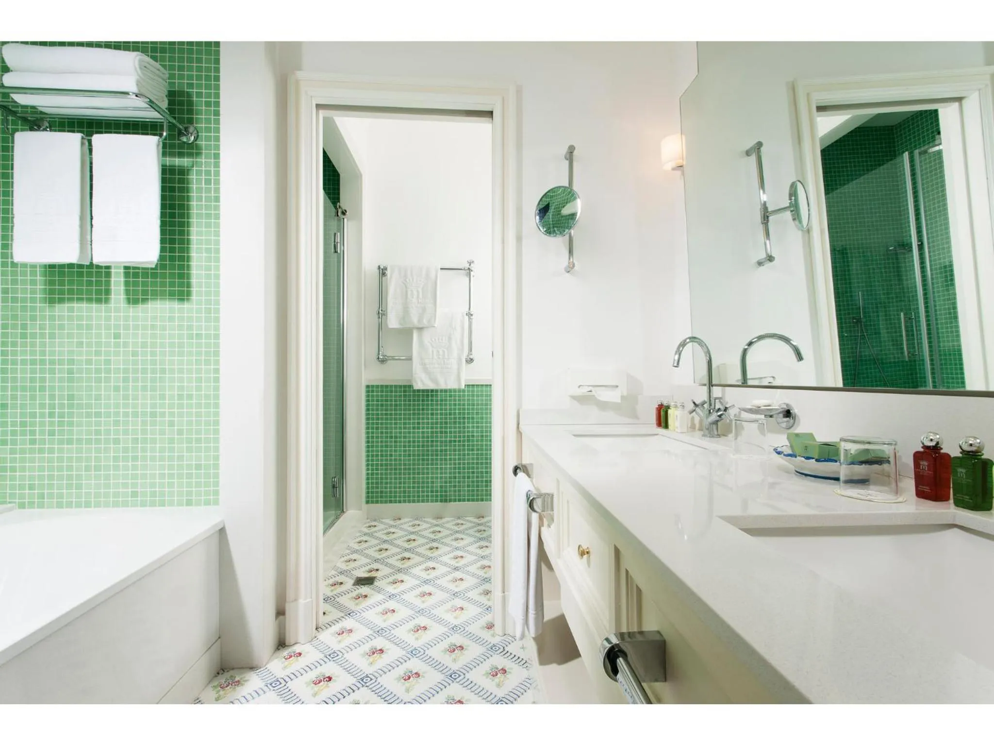 Shower in Grand Hotel Ambasciatori