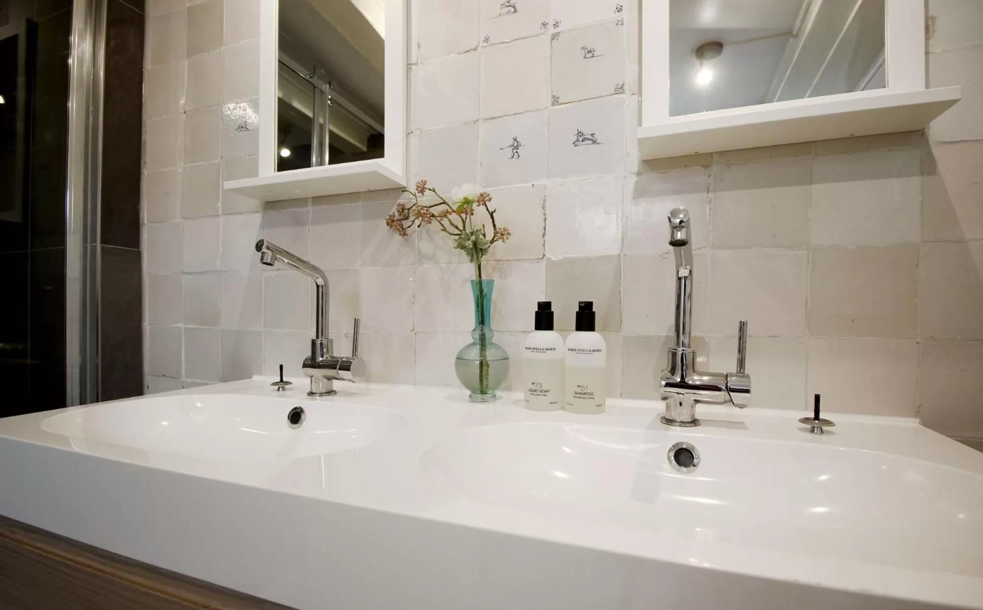 Bathroom in Cozy Jordaan canalhouse near Anne Frank House