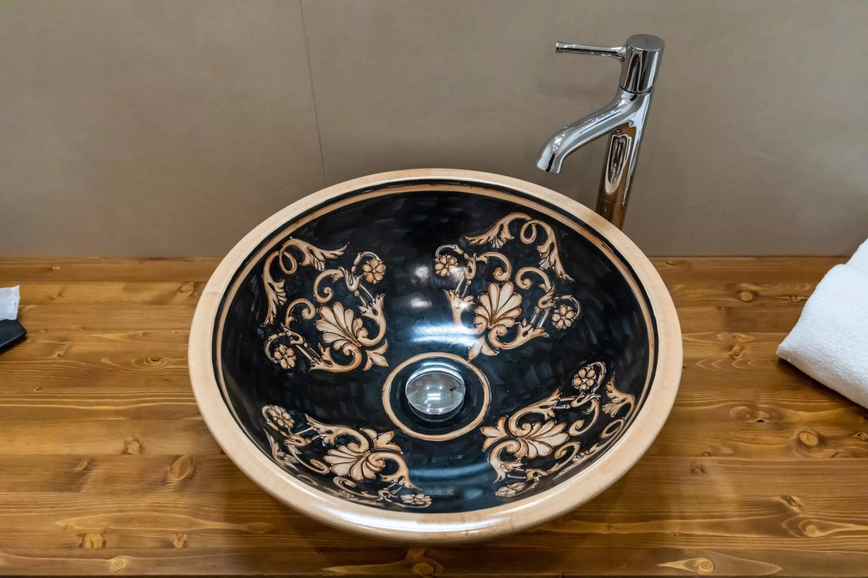 Decorative detail in Santa Chiara Inn