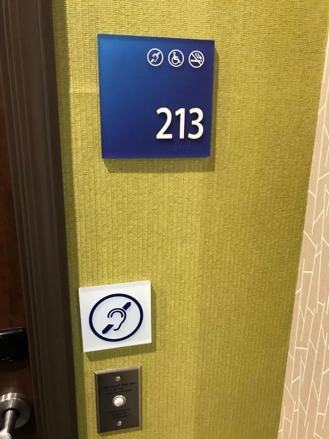 King Room - Hearing Accessible - Non-Smoking in Holiday Inn Express & Suites - Pittsburgh - Monroeville, an IHG Hotel King Room - Hearing Accessible - Non-Smoking in Holiday Inn Express & Suites - Pittsburgh - Monroeville, an IHG Hotel