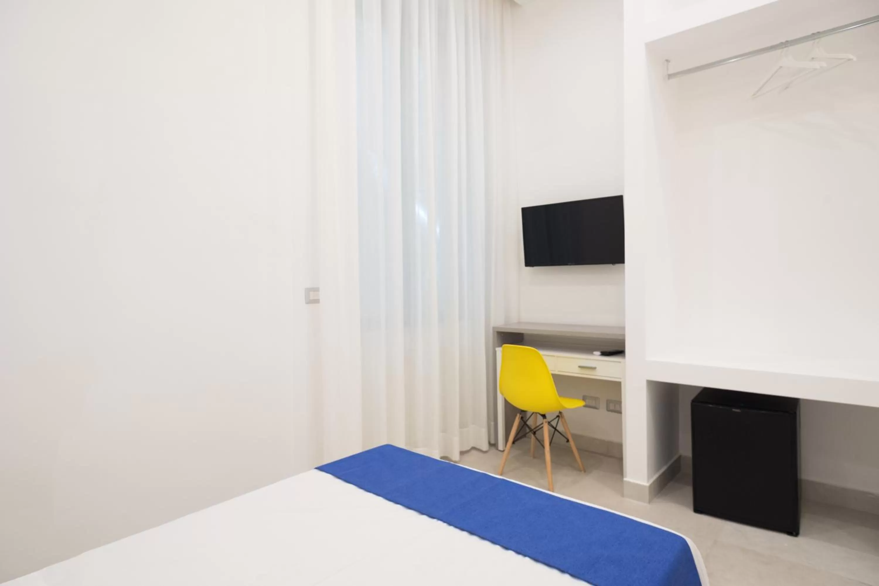 Photo of the whole room, Bed in Toledo in