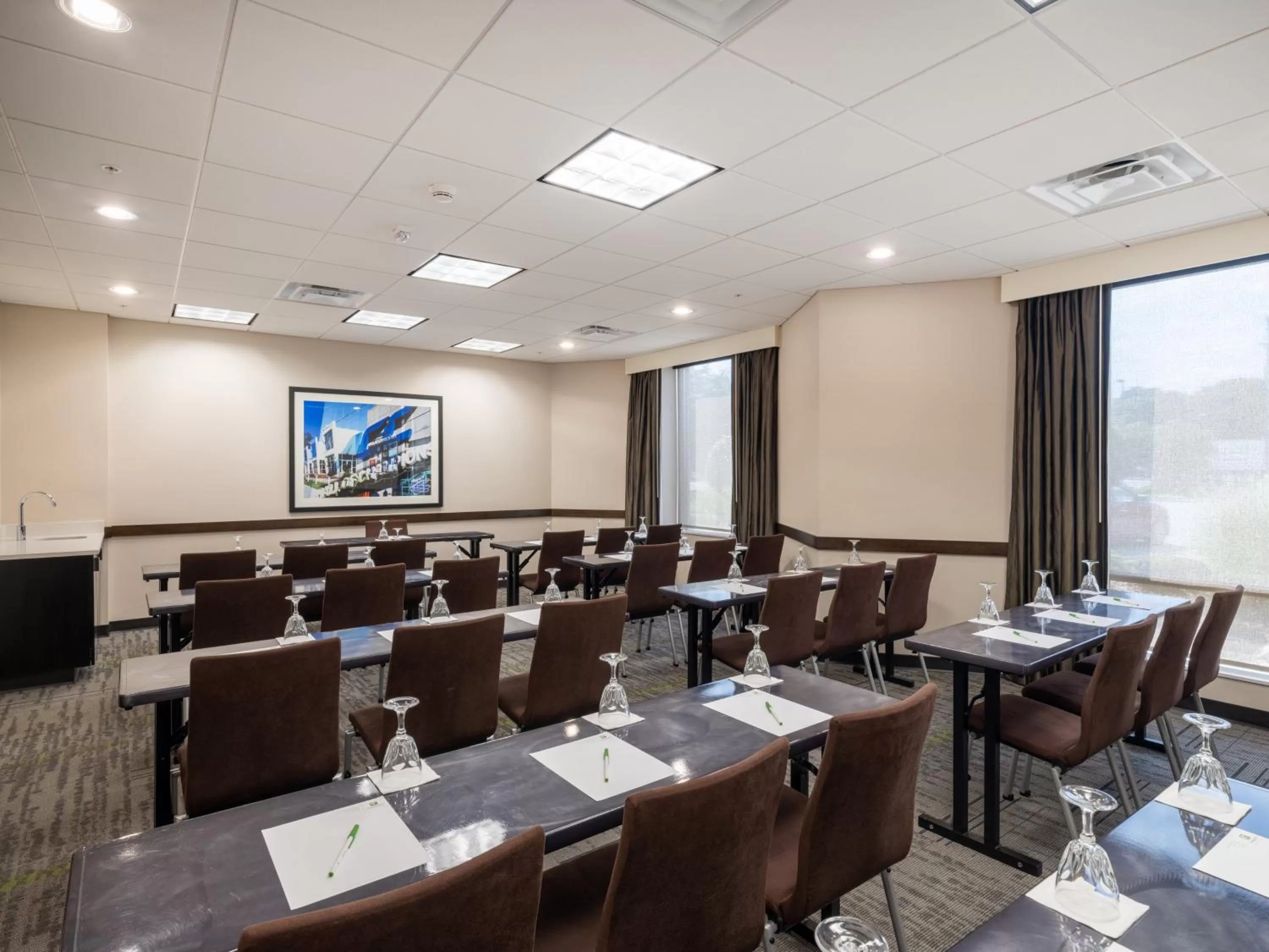 Meeting/conference room in Holiday Inn Greensboro Coliseum by IHG