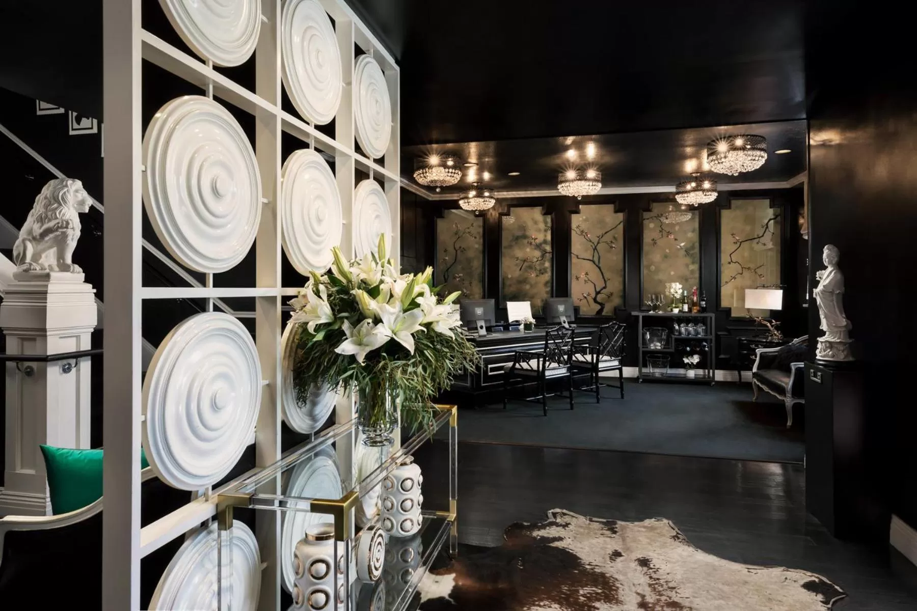 Lounge or bar in Maison 140 Beverly Hills