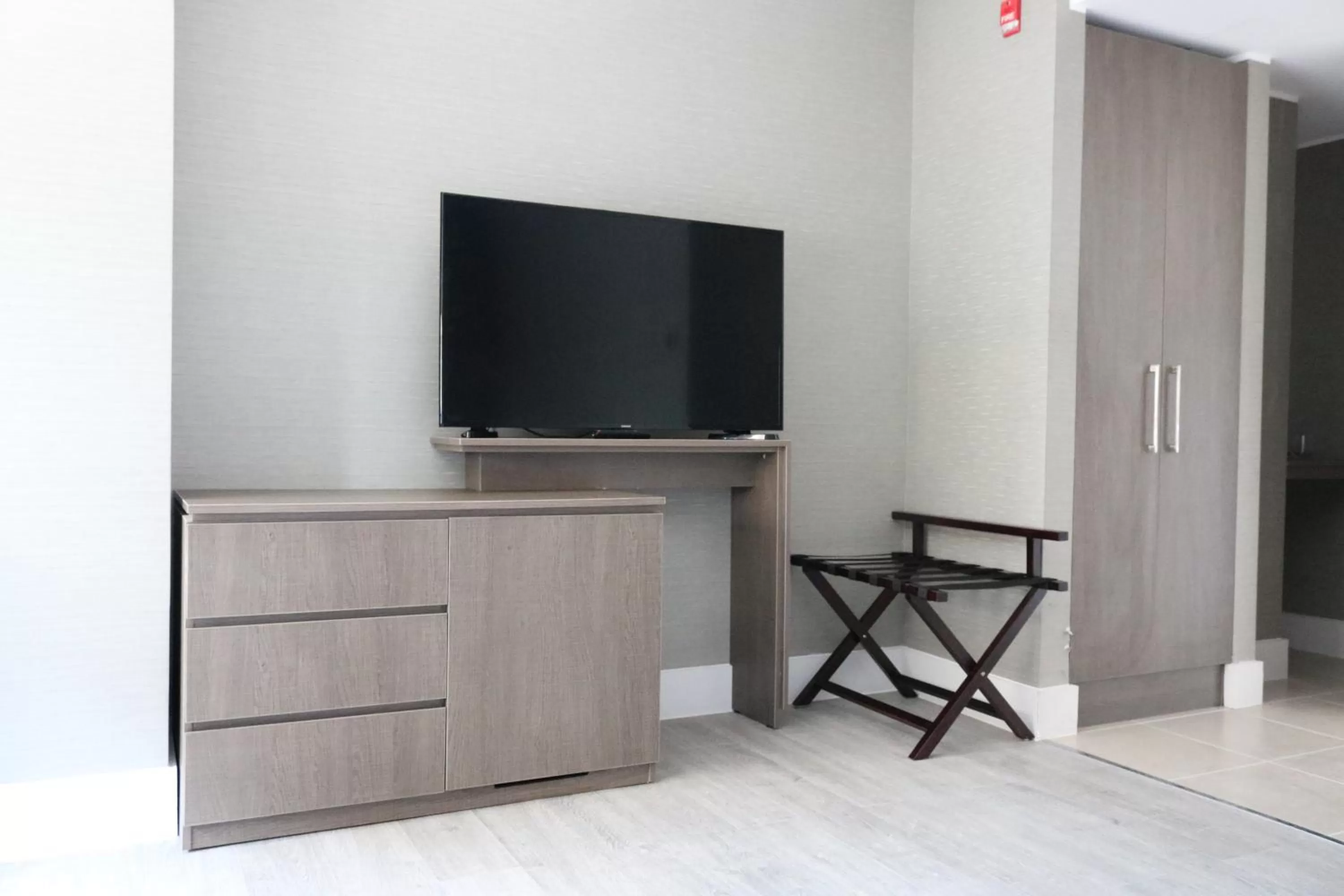 TV and multimedia in Radisson Hotel Curico