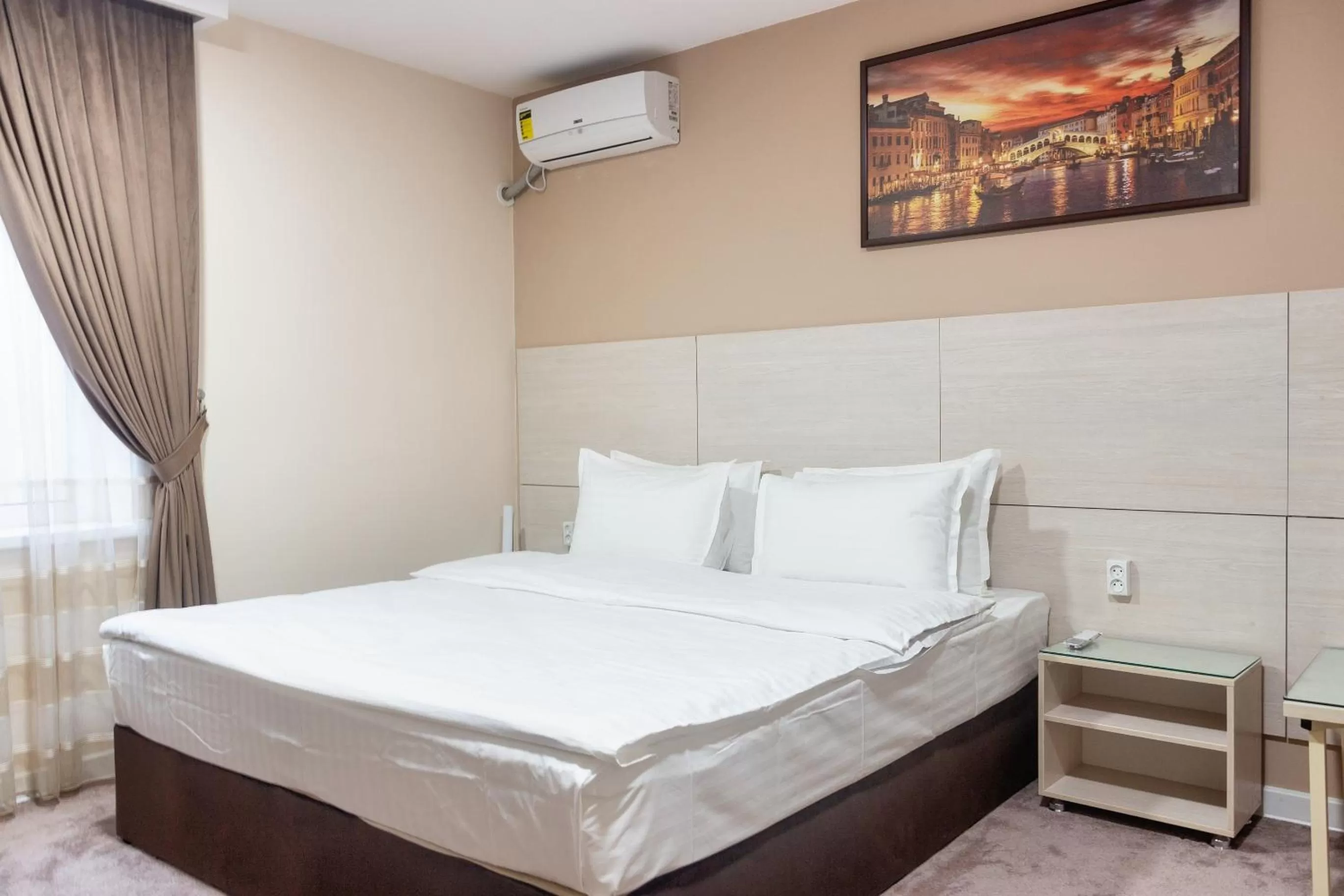 Bedroom, Bed in Musafir Hotel