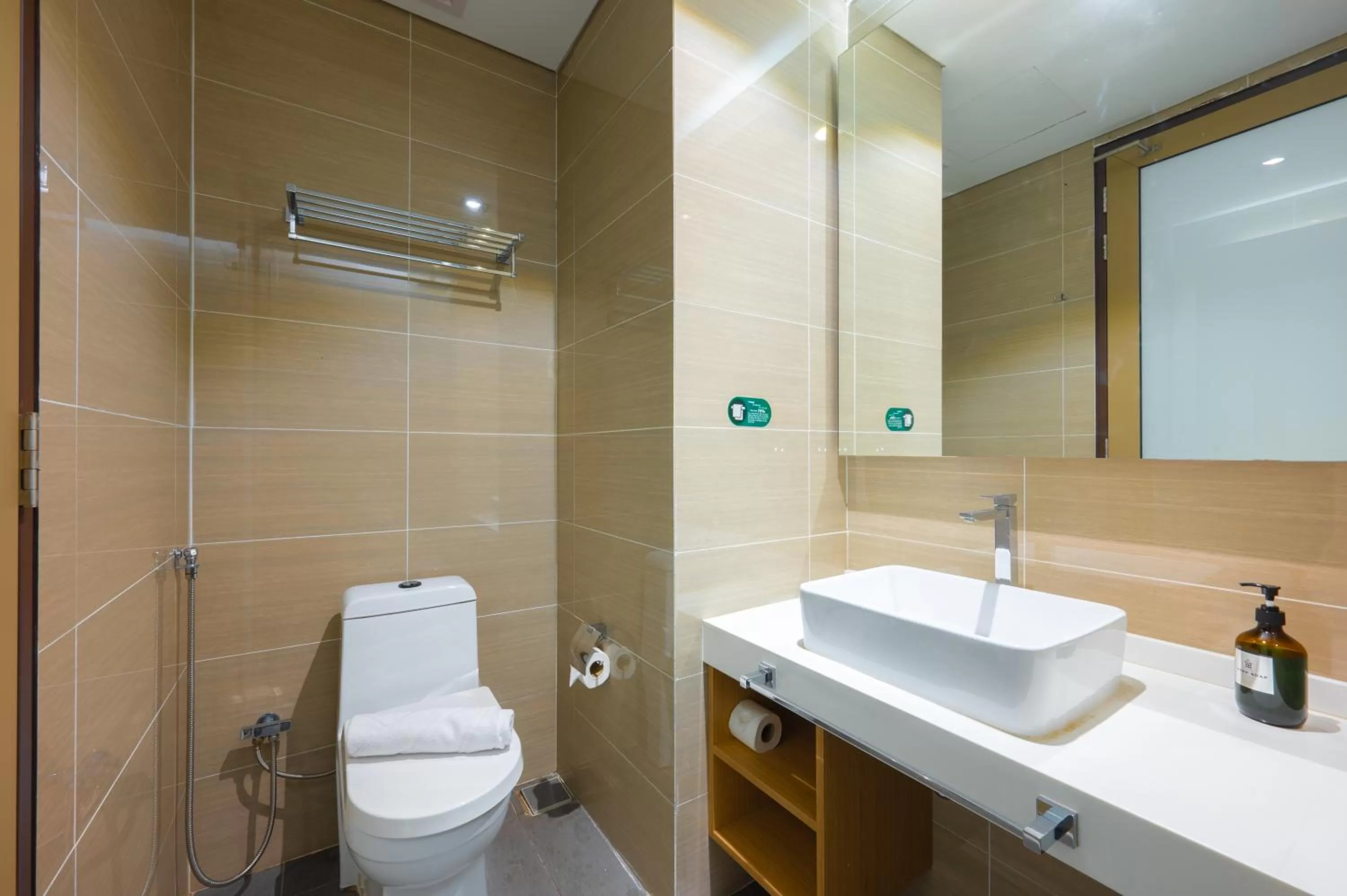 Shower in Greystone 99 Suites