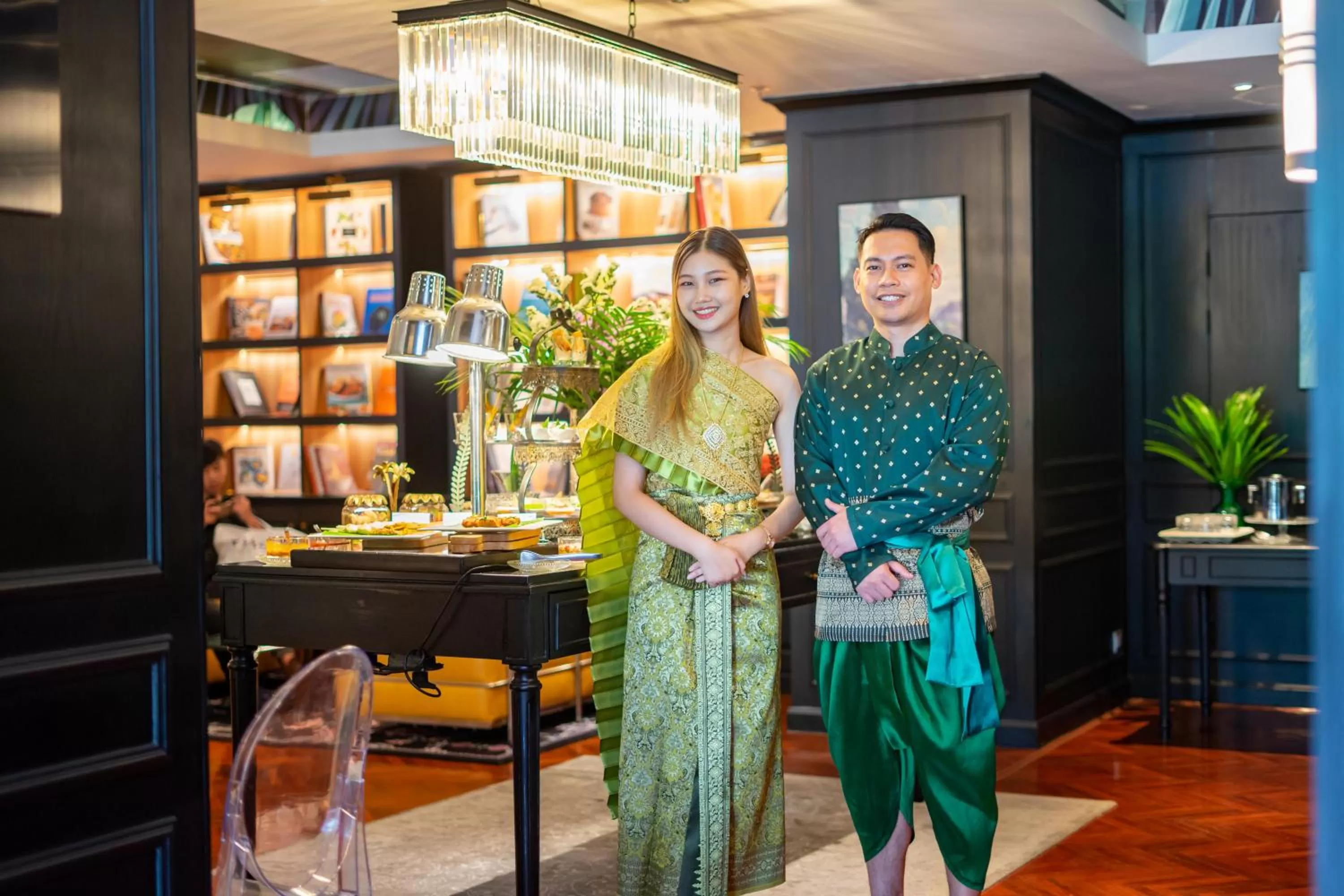 Restaurant/places to eat in Akara Hotel