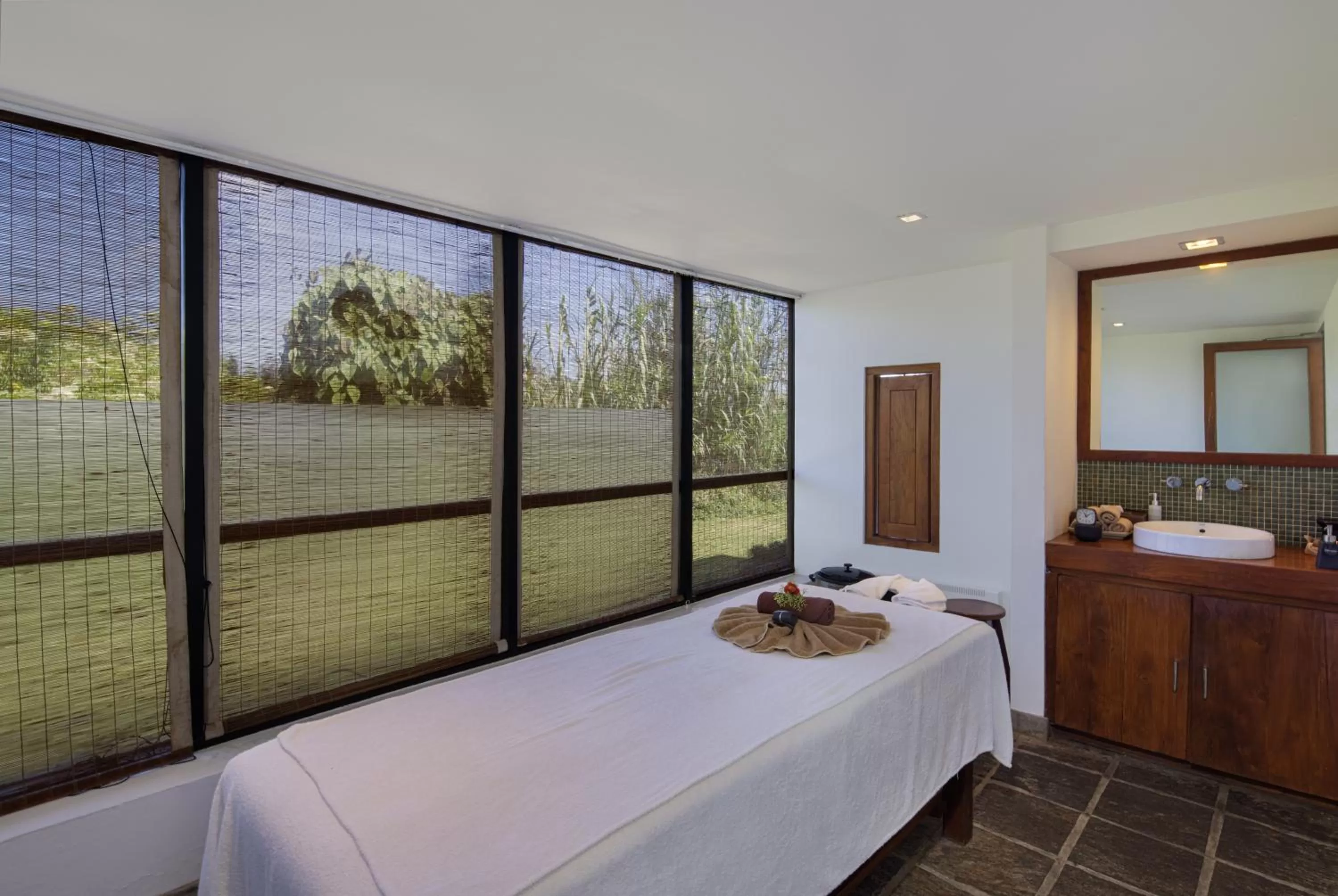 Spa and wellness centre/facilities, Bed in Heritance Tea Factory