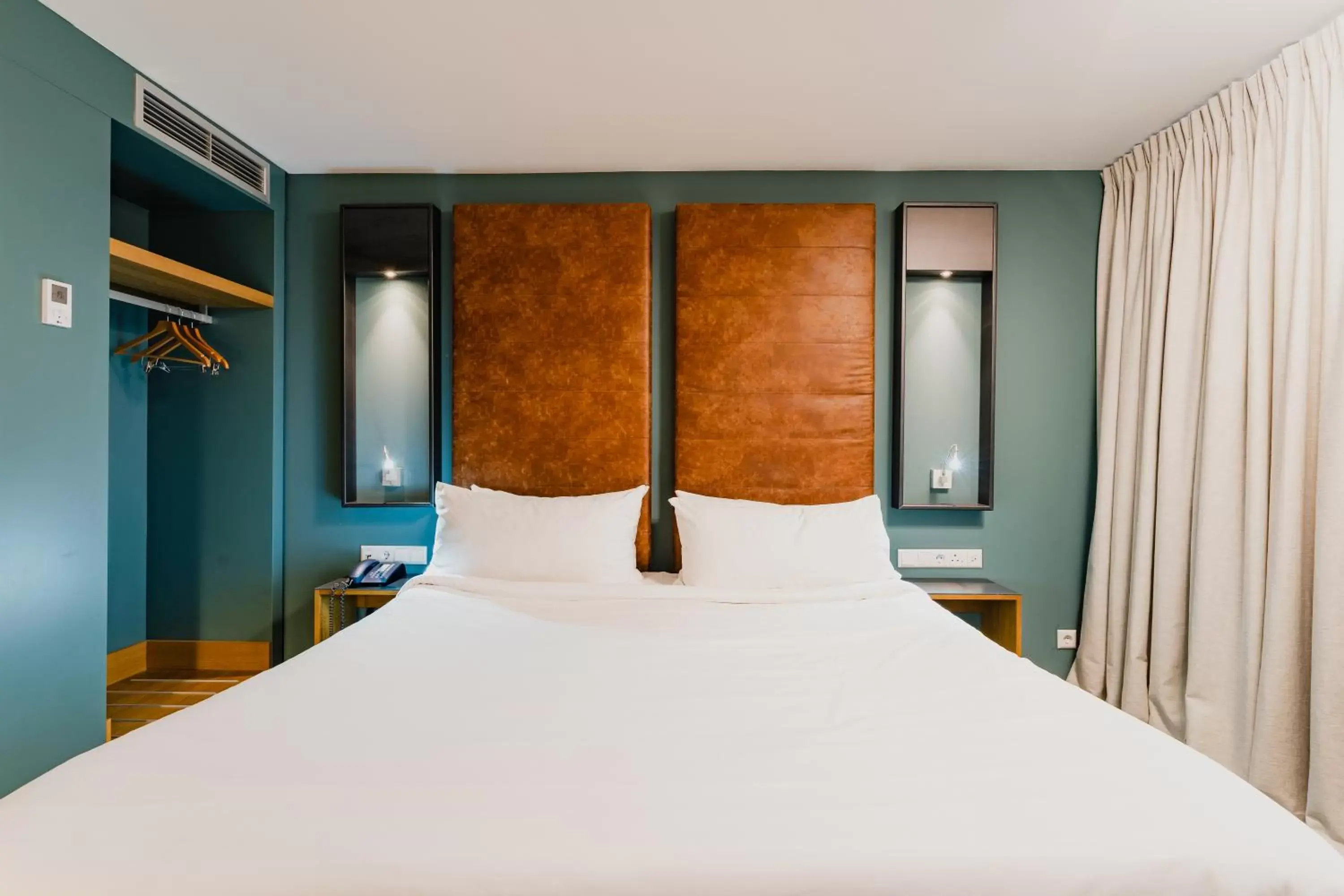 Double/Twin Room with Atrium View in Hotel De Hallen Double/Twin Room with Atrium View in Hotel De Hallen