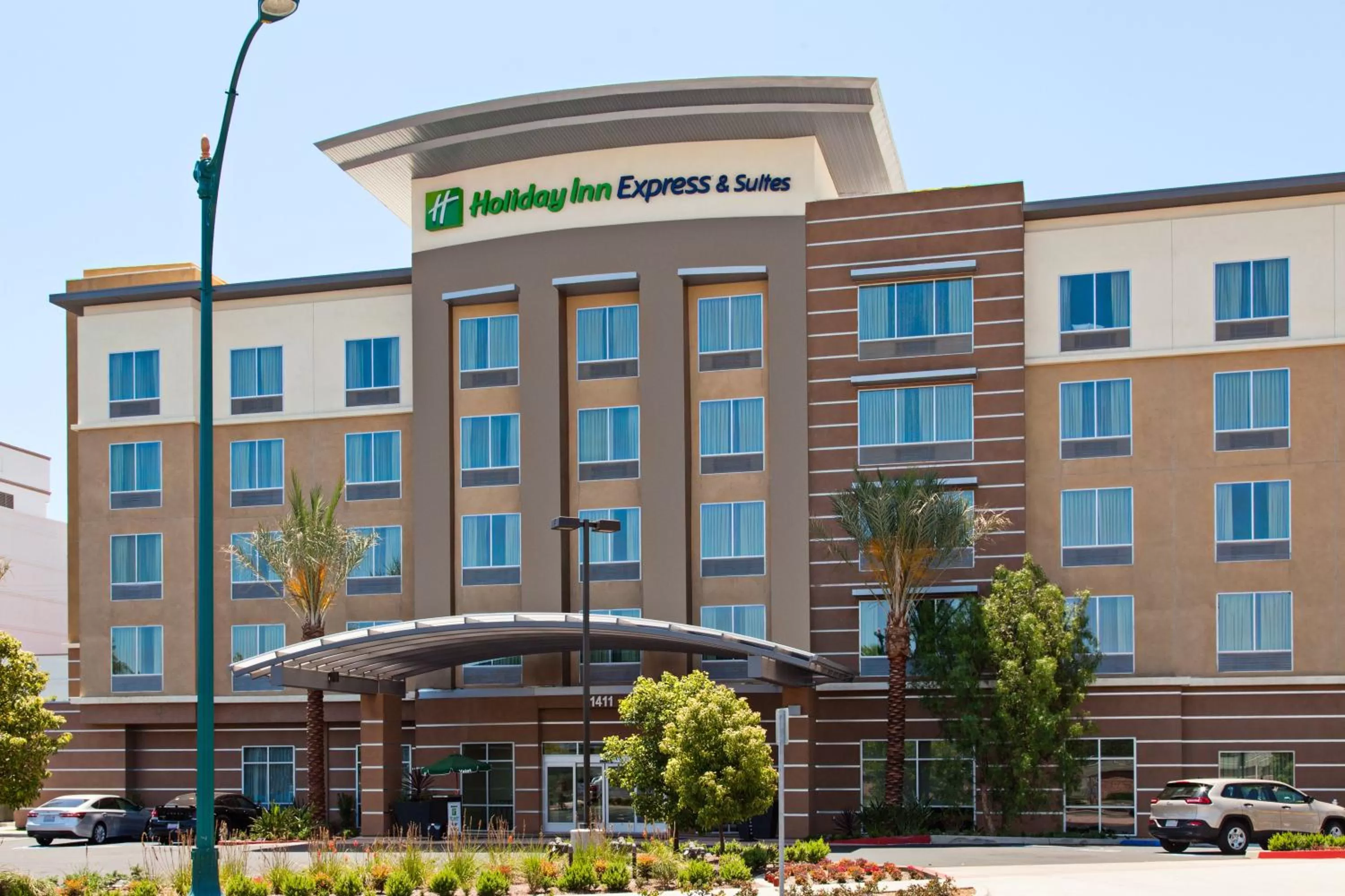 Property building in Holiday Inn Express & Suites Anaheim Resort Area by IHG