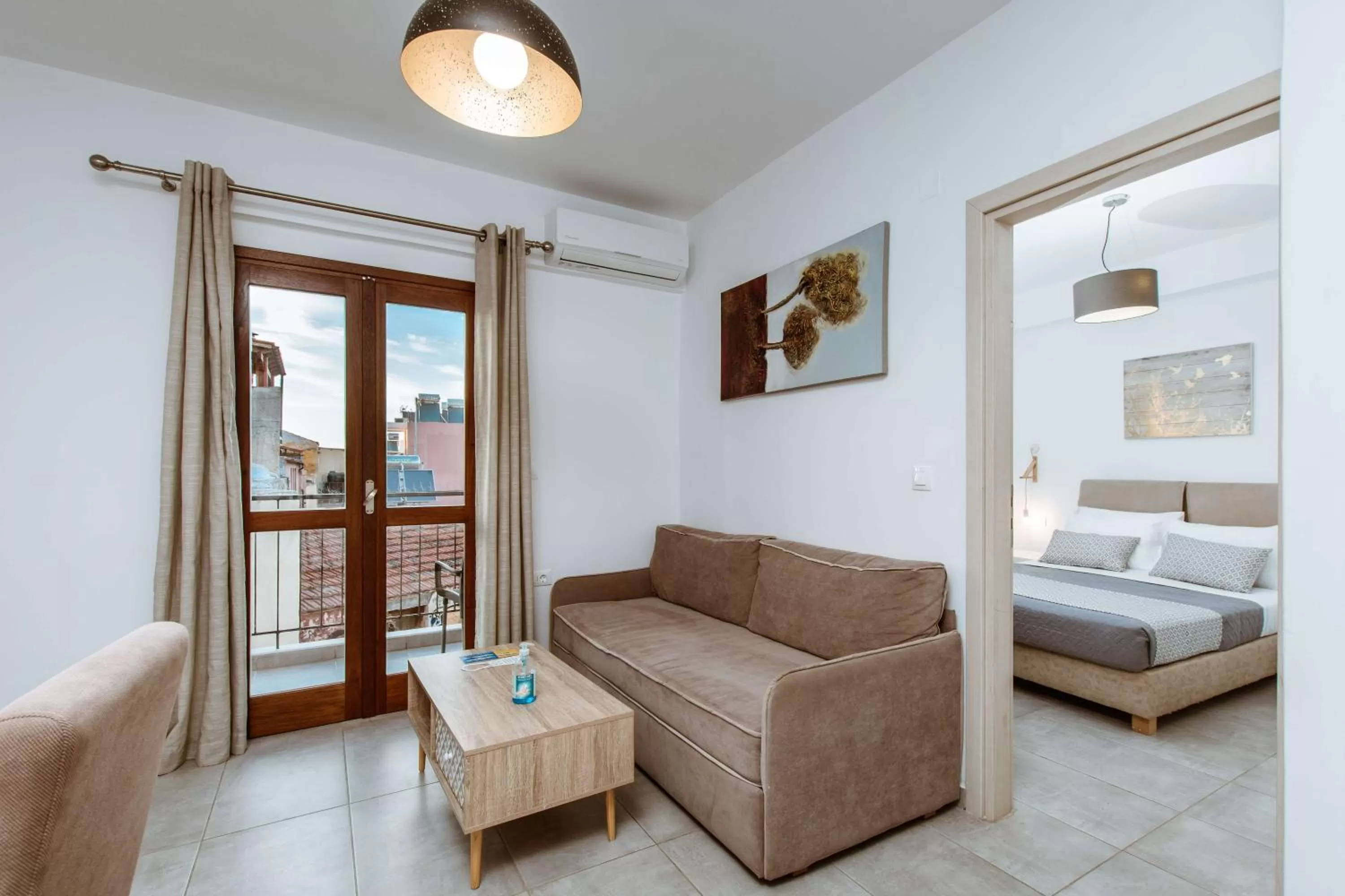 Living room in Deluxe Hotel