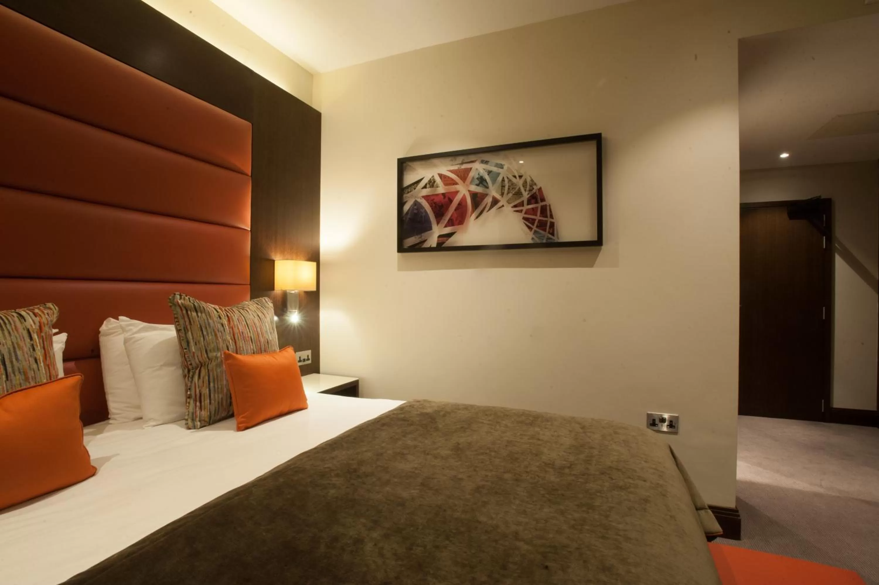 Bed in St George's Hotel - Wembley