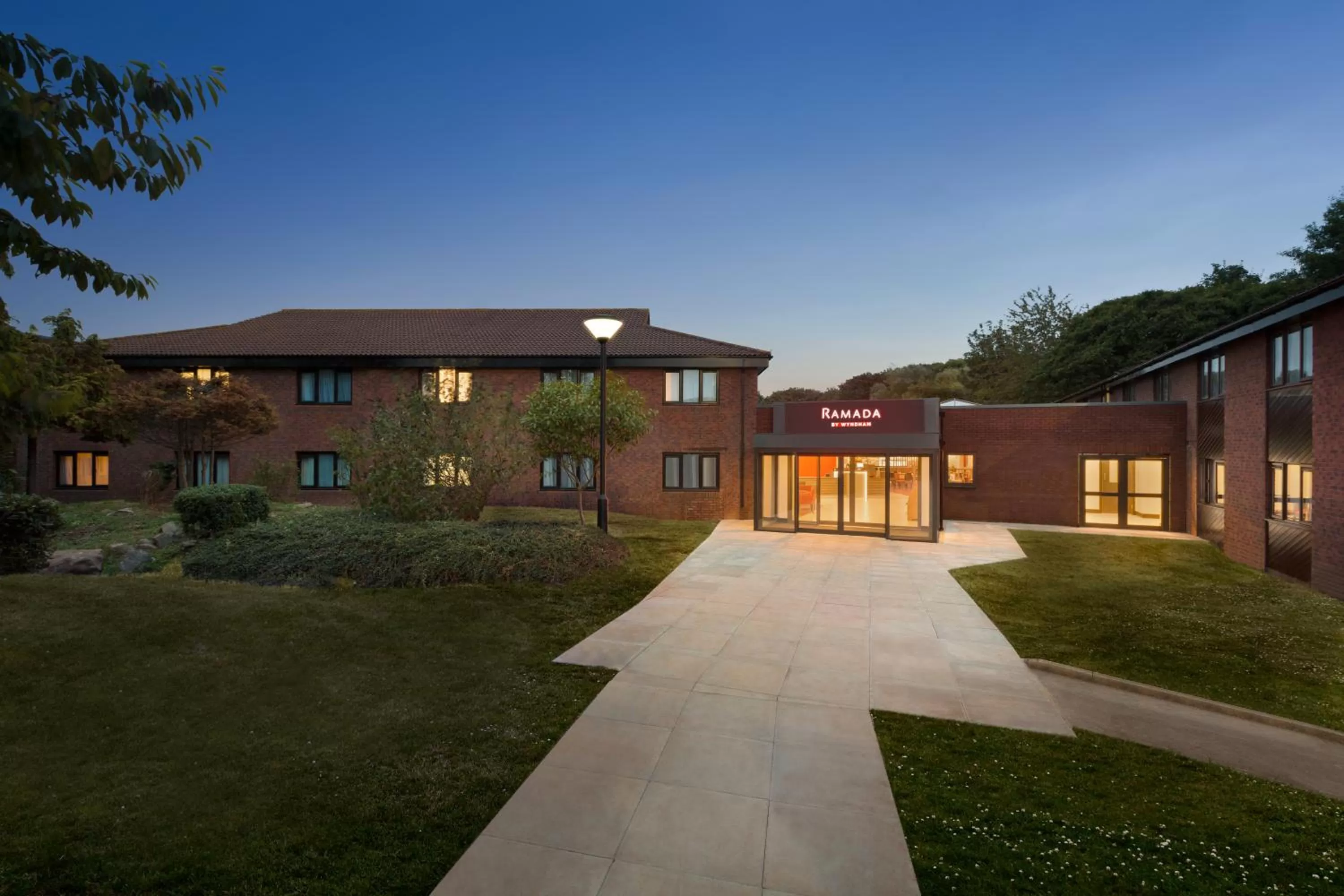 Facade/entrance in Ramada Bristol West