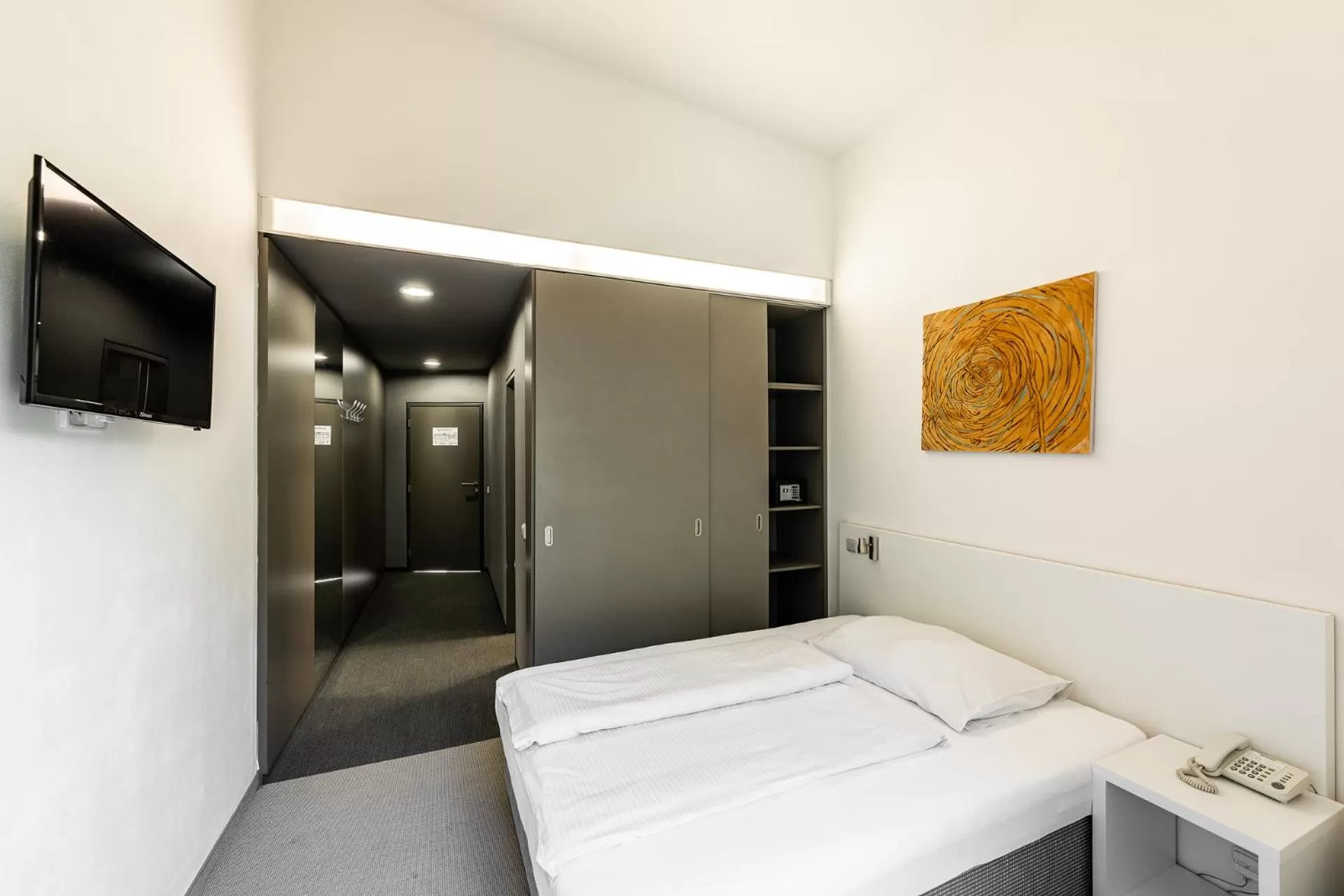 Photo of the whole room, Bed in Hotel SKI