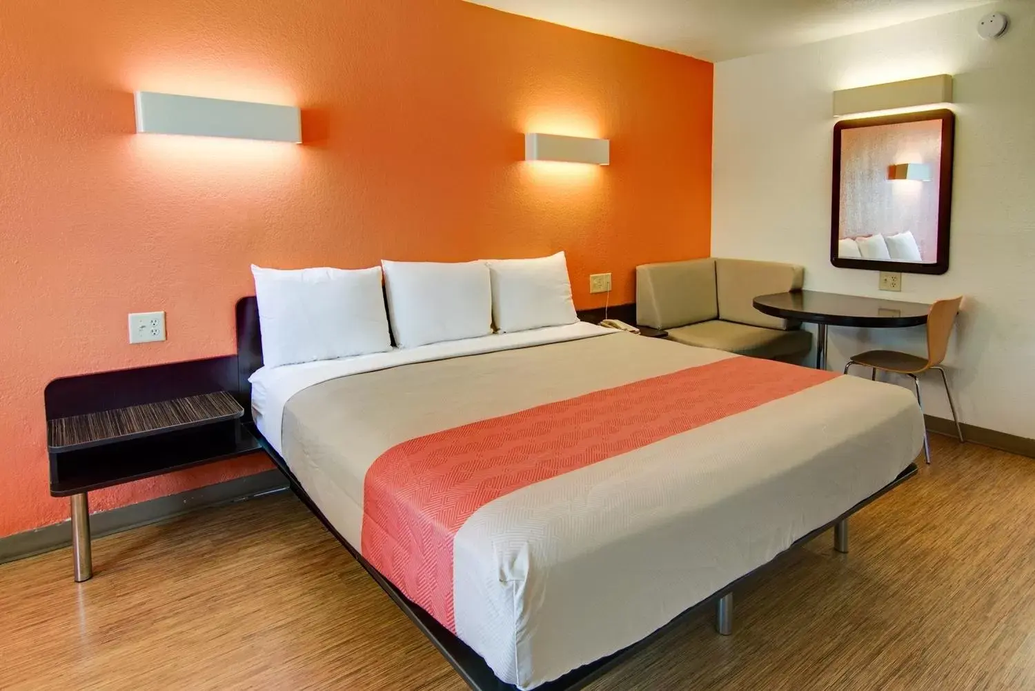 King Room - Smoking in Motel 6-Mount Pleasant, TX King Room - Smoking in Motel 6-Mount Pleasant, TX