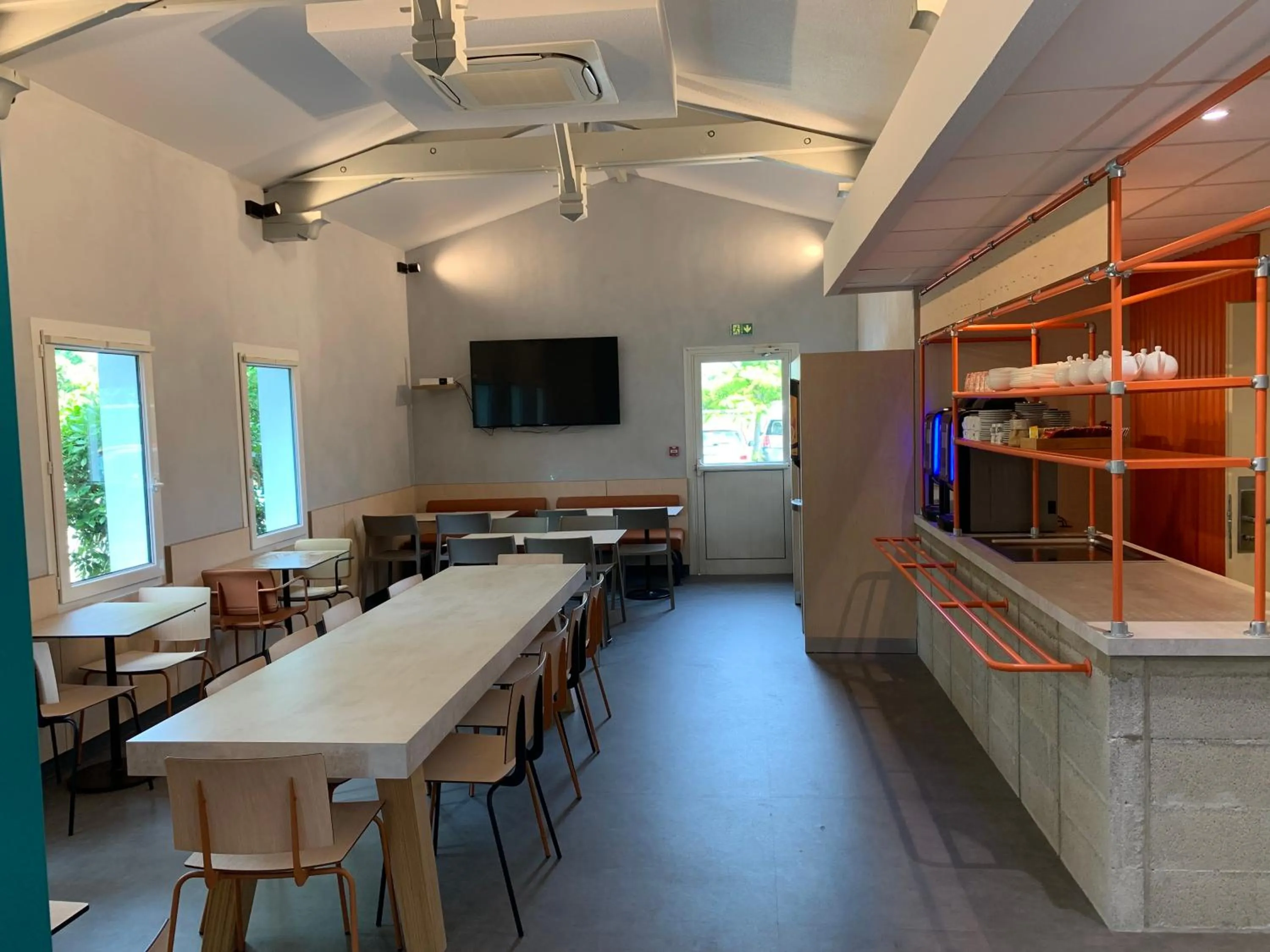 Lounge or bar in ibis Budget La Teste Bassin d'Arcachon