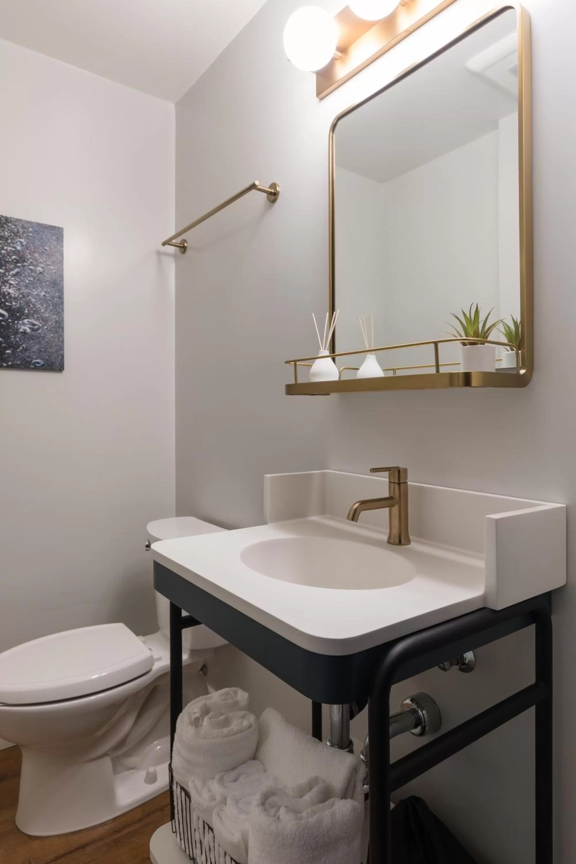 Bathroom in Hotel Stratford San Francisco - Handwritten Collection