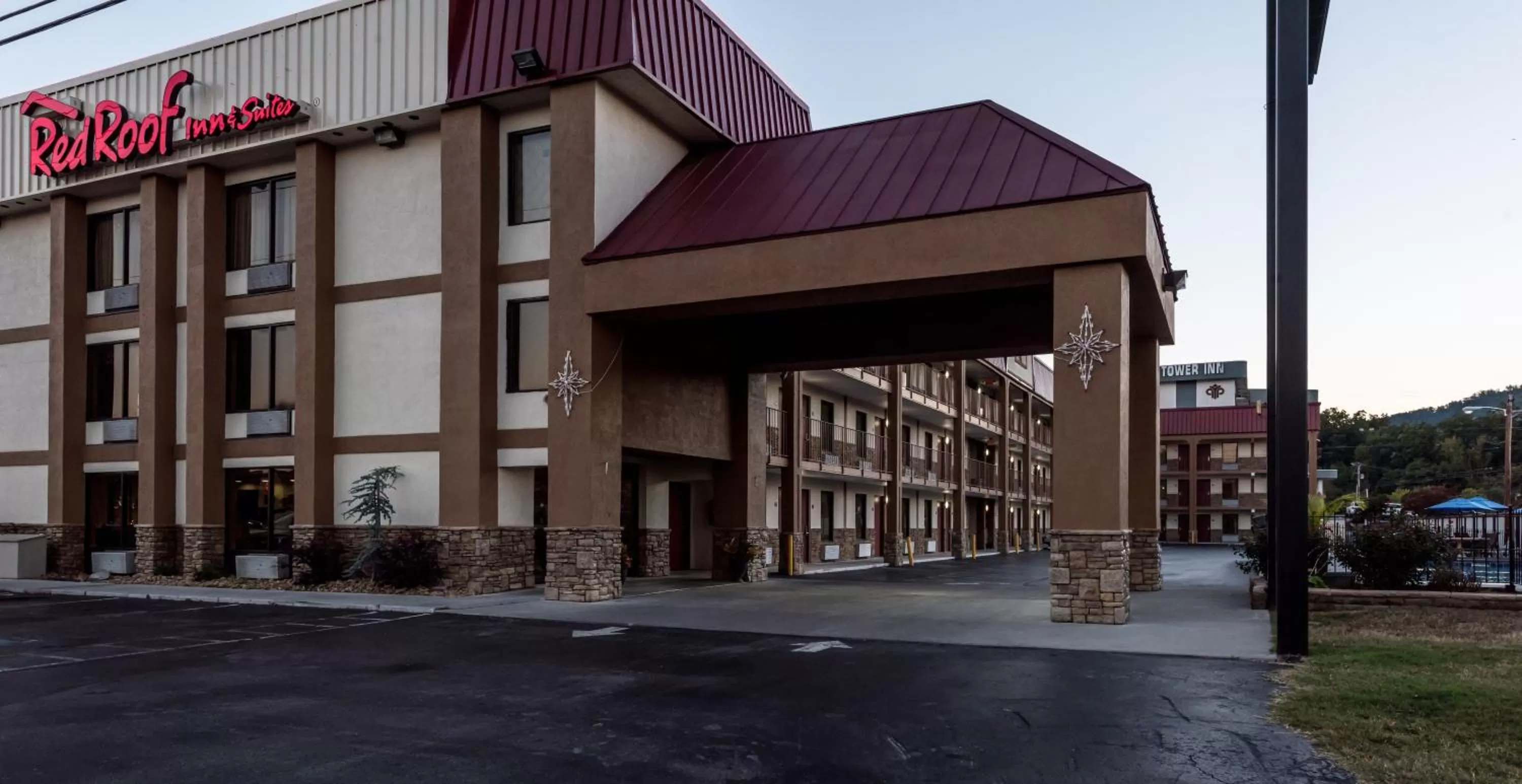 Property building in Red Roof Inn & Suites Pigeon Forge Parkway