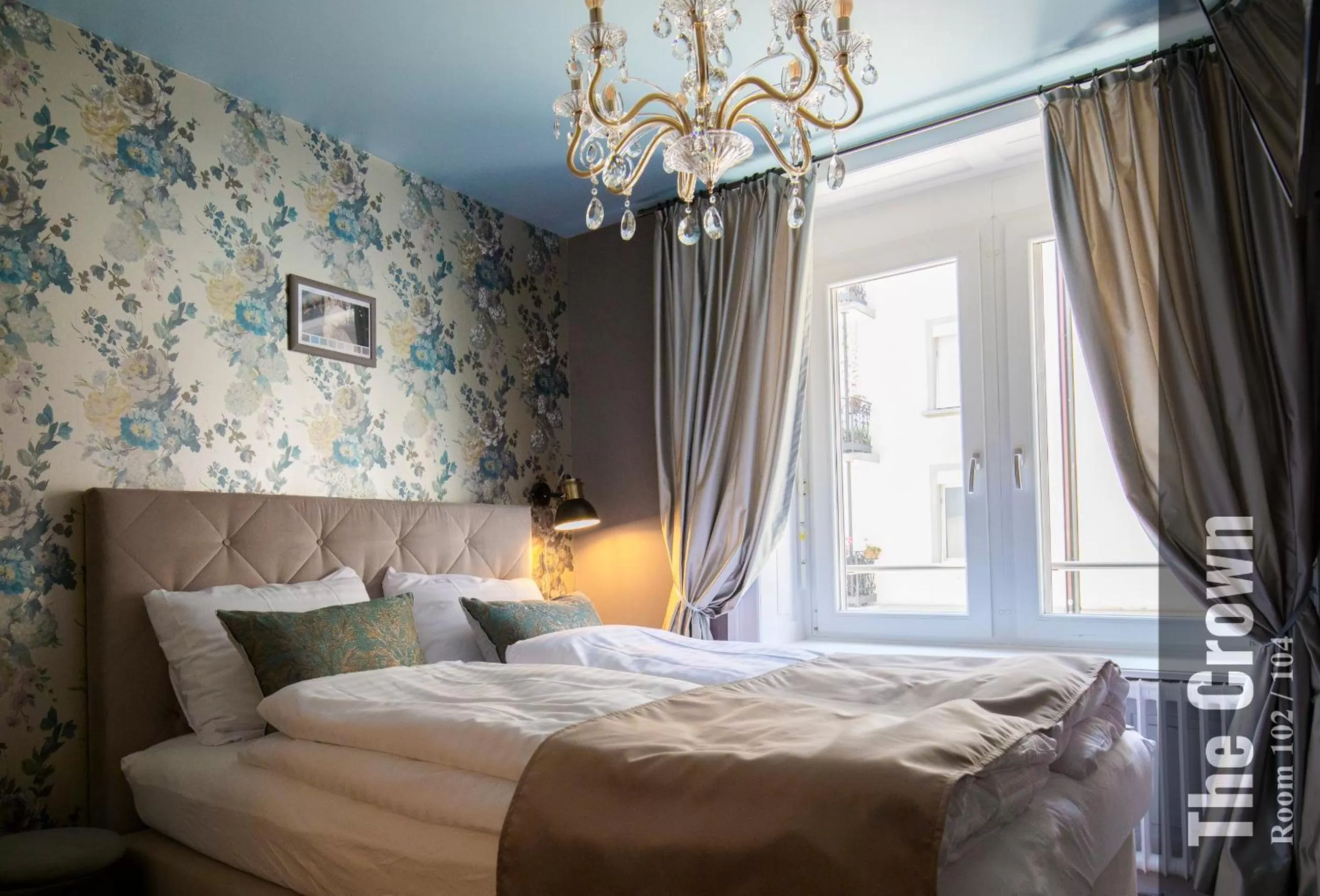 Bed in The Henry Self Check-In Guesthouse