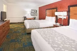 King Room with Mobility Access and Bathtub with Grab Bars -  Smoking in Howard Johnson by Wyndham Columbus Fort Benning