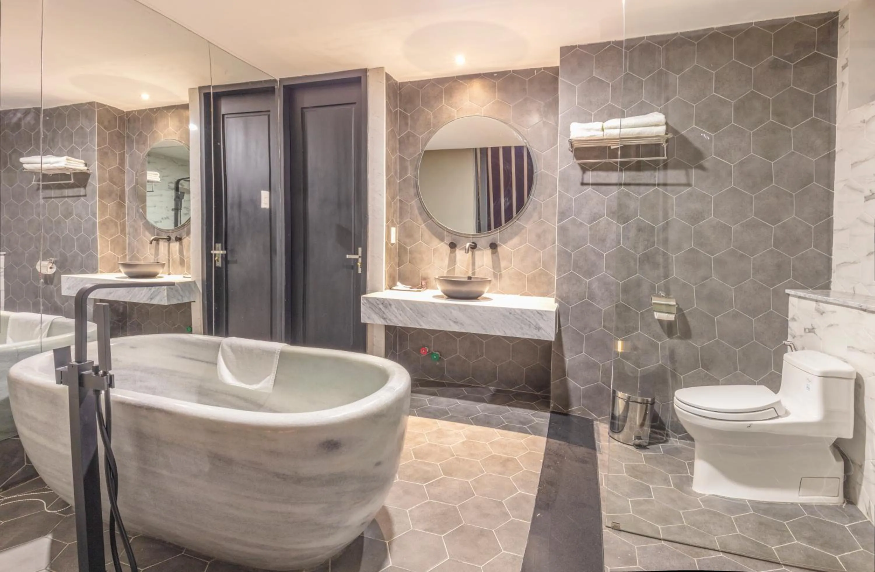 Bathroom in Len's Hotel