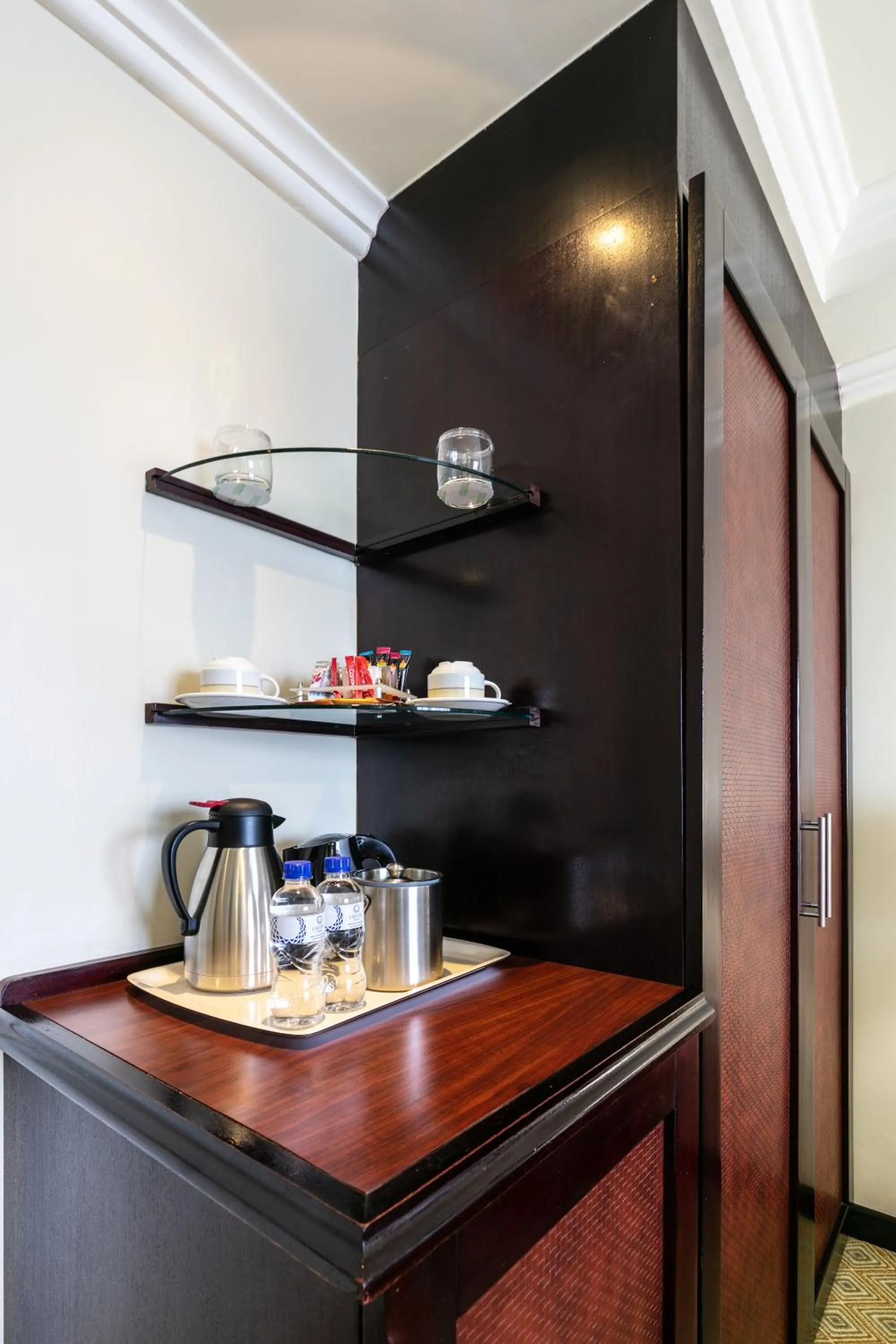 Coffee/tea facilities in Cresta President Hotel