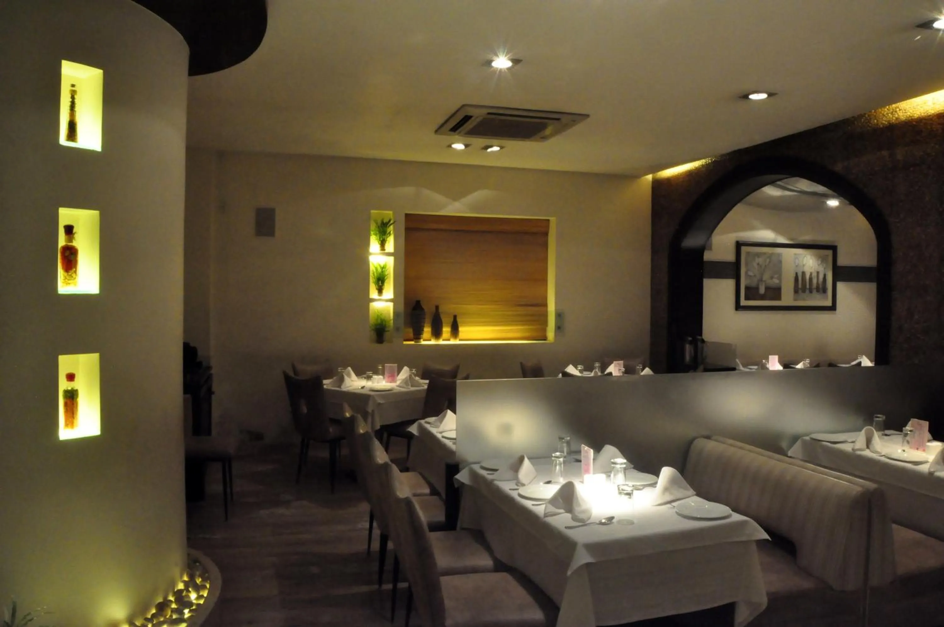 Restaurant/places to eat in Abbott Hotel